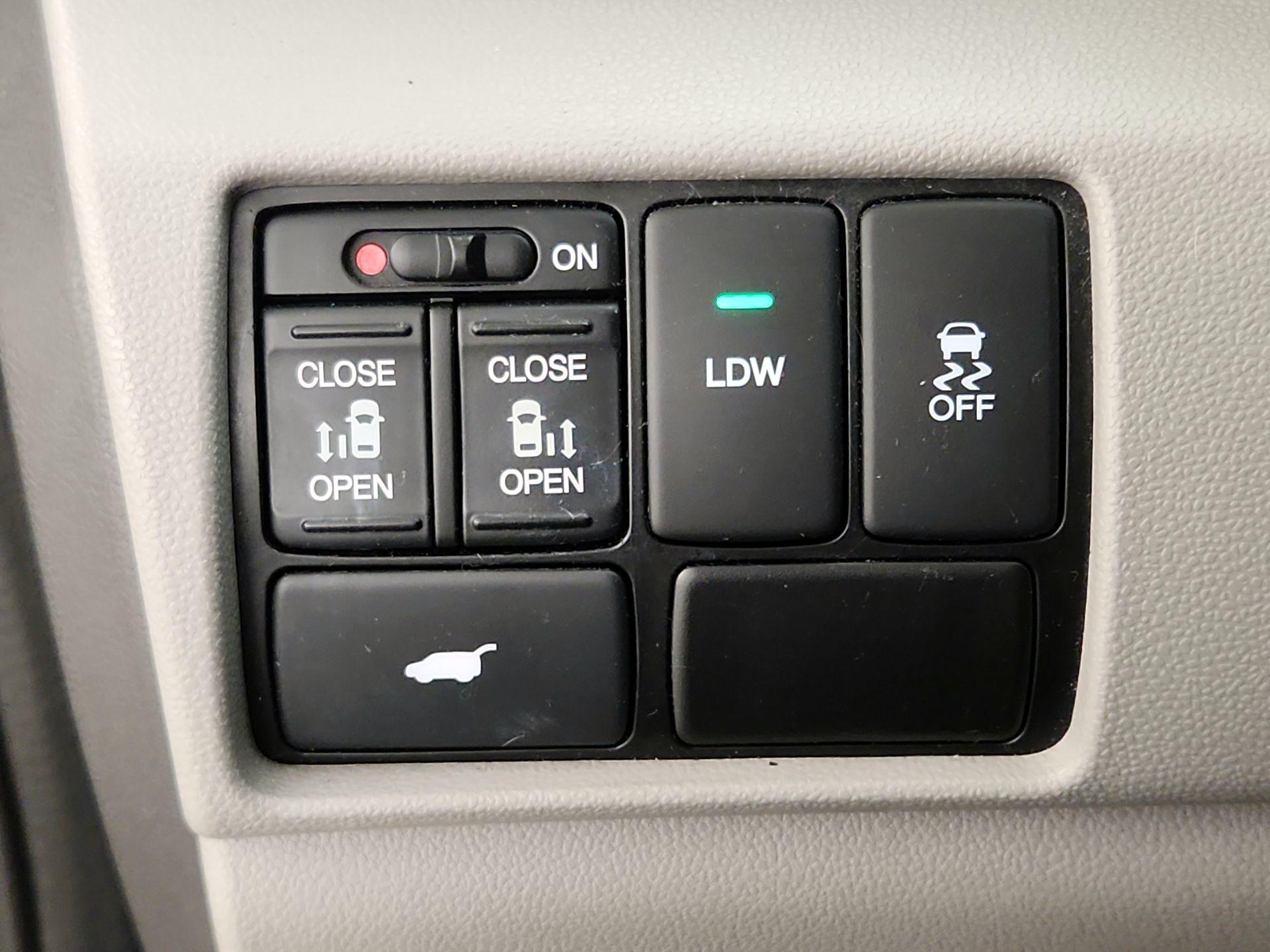 Thumbnail: 2016 Honda Odyssey - 13