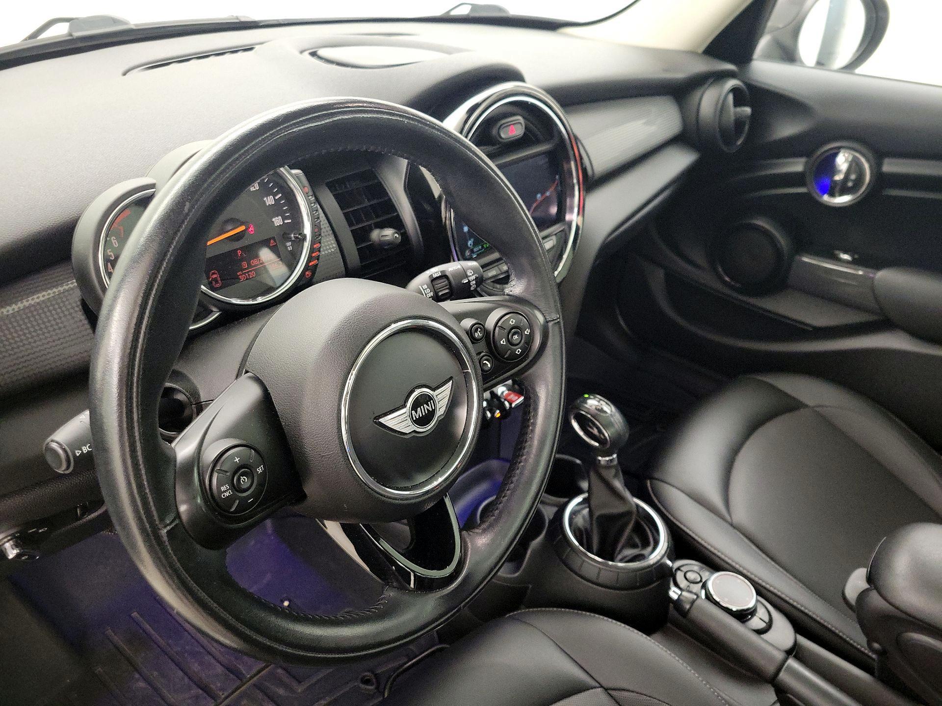 Thumbnail: 2016 MINI Cooper Hardtop - 9