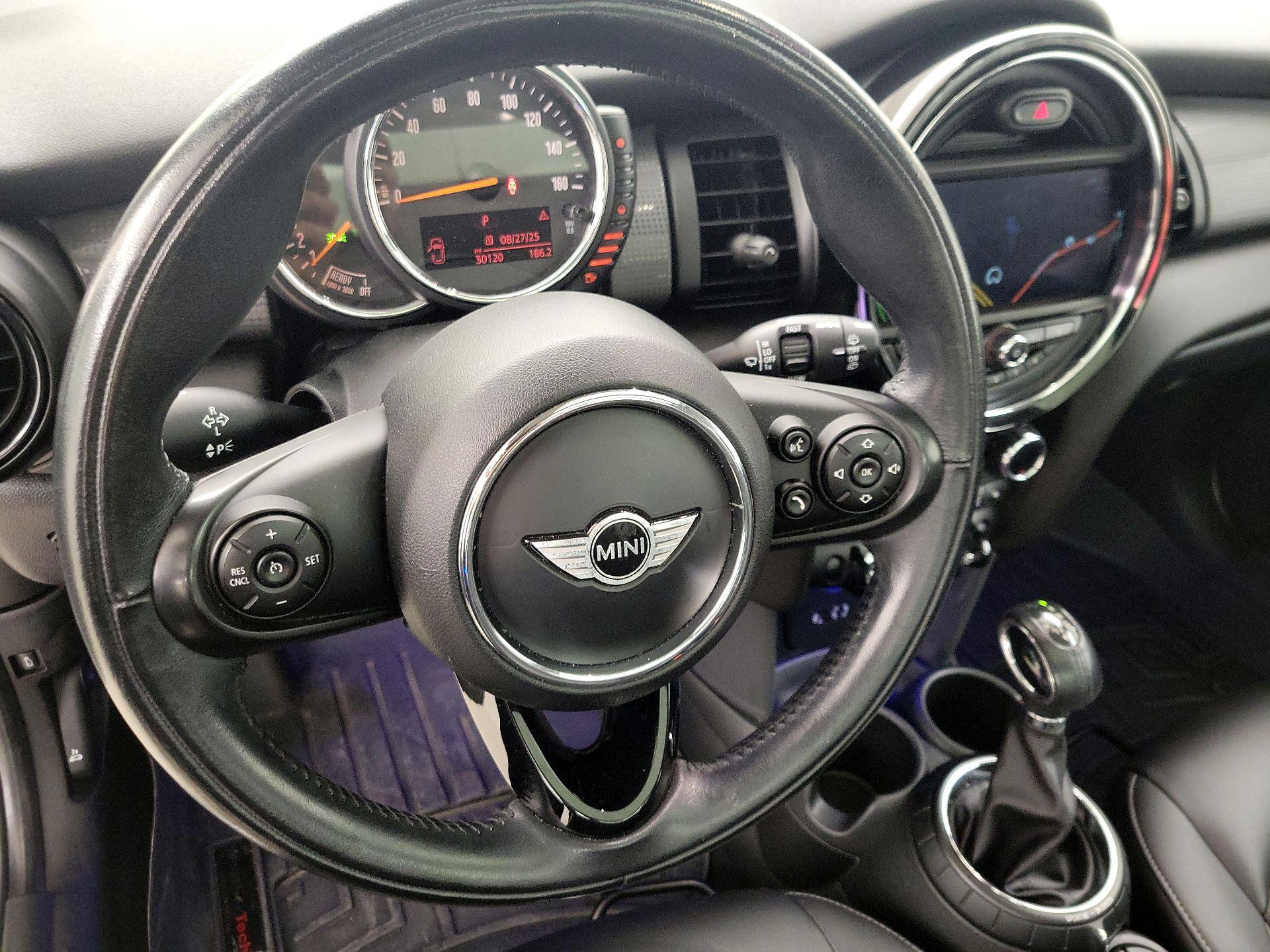 Thumbnail: 2016 MINI Cooper Hardtop - 10