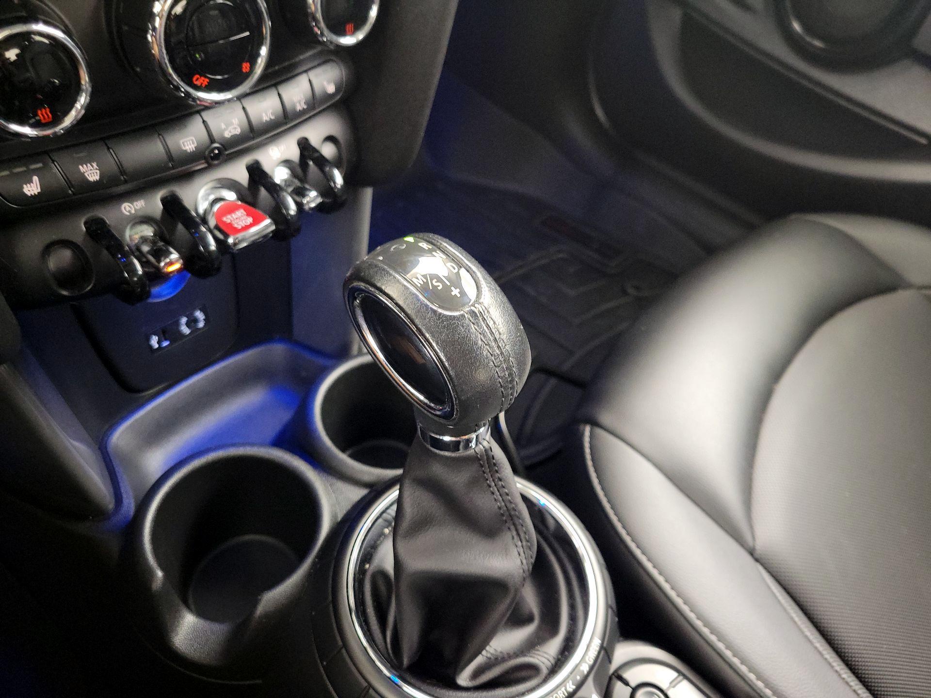 Thumbnail: 2016 MINI Cooper Hardtop - 17