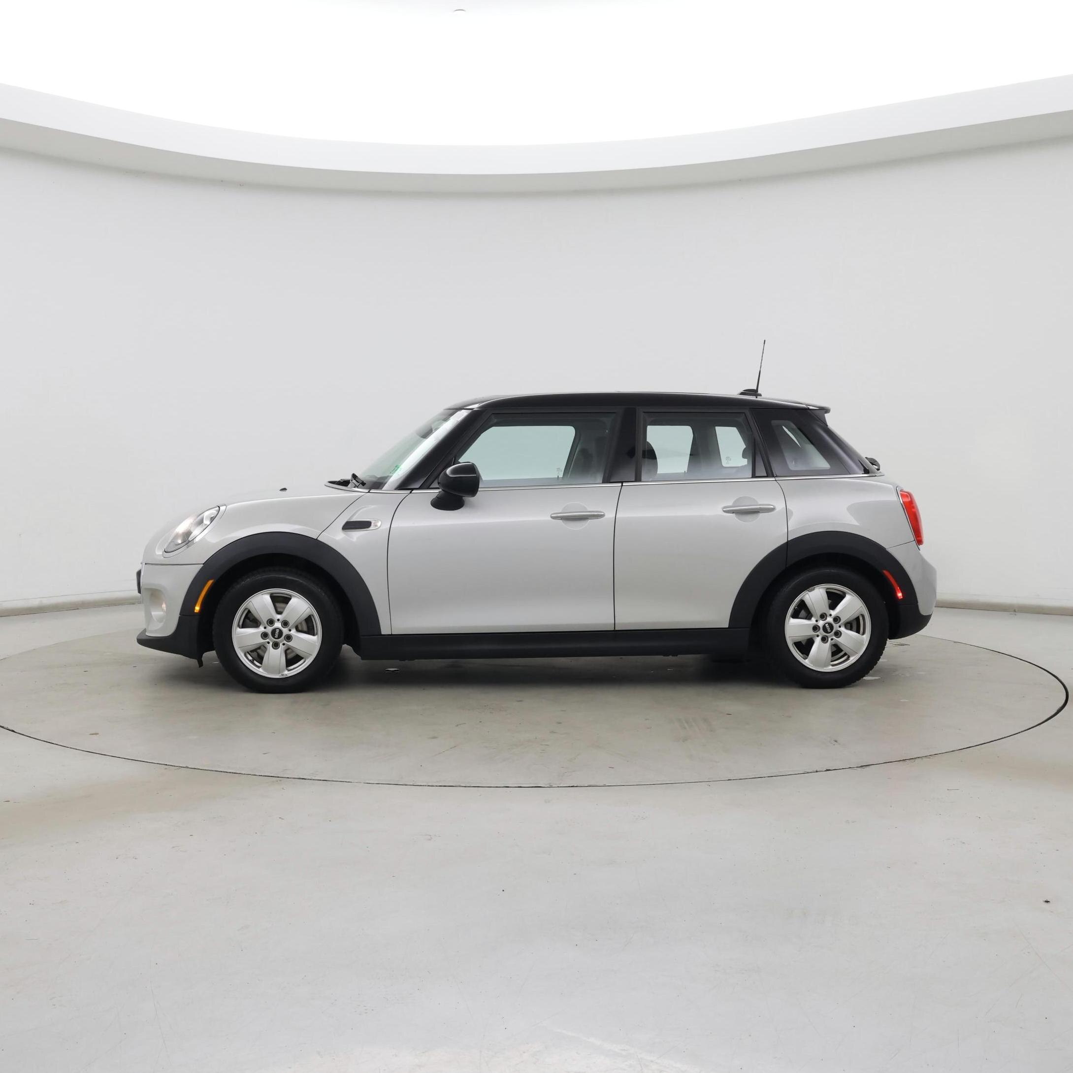 Thumbnail: 2016 MINI Cooper Hardtop - 3