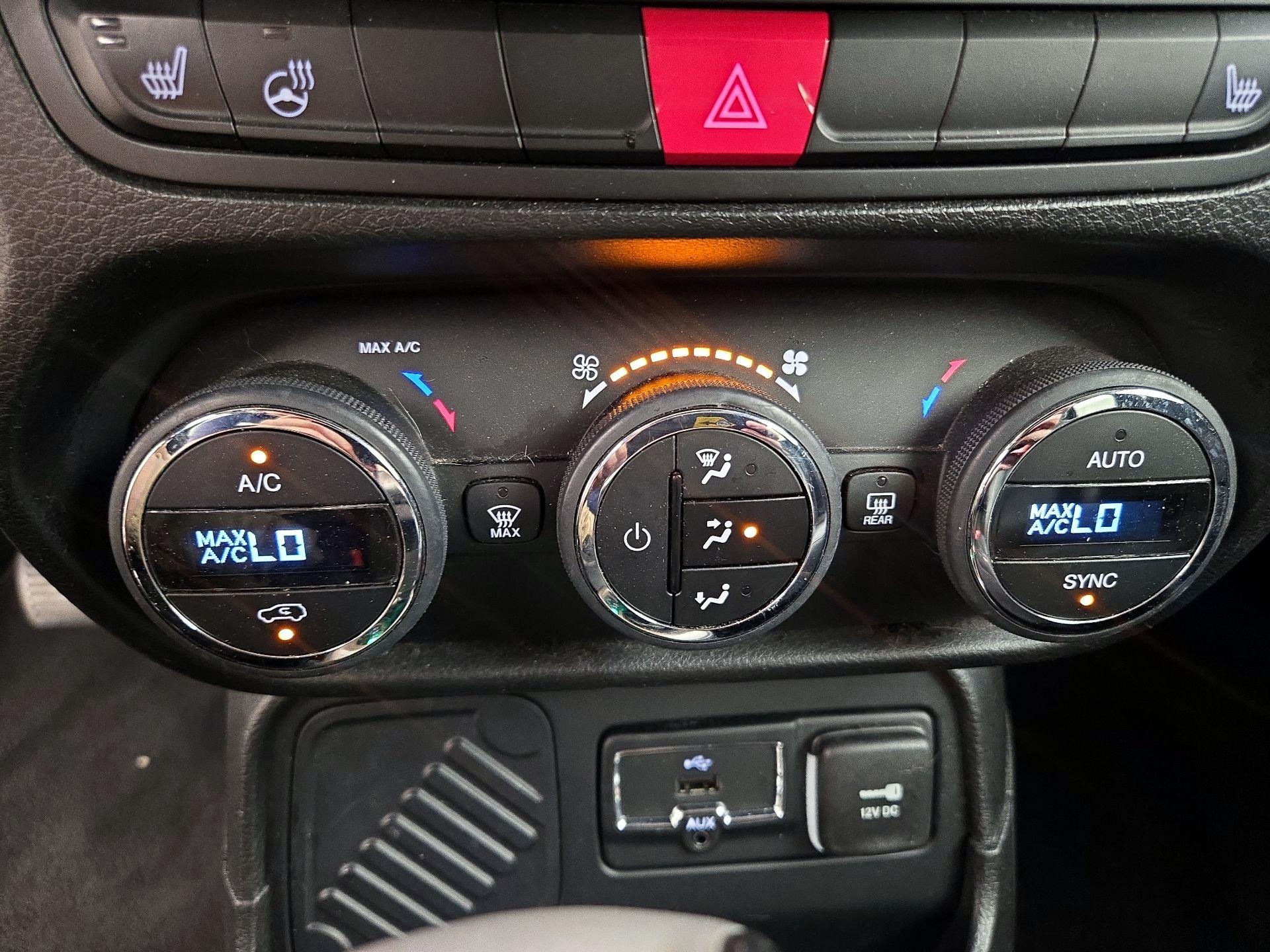 Thumbnail: 2016 Jeep Renegade - 17