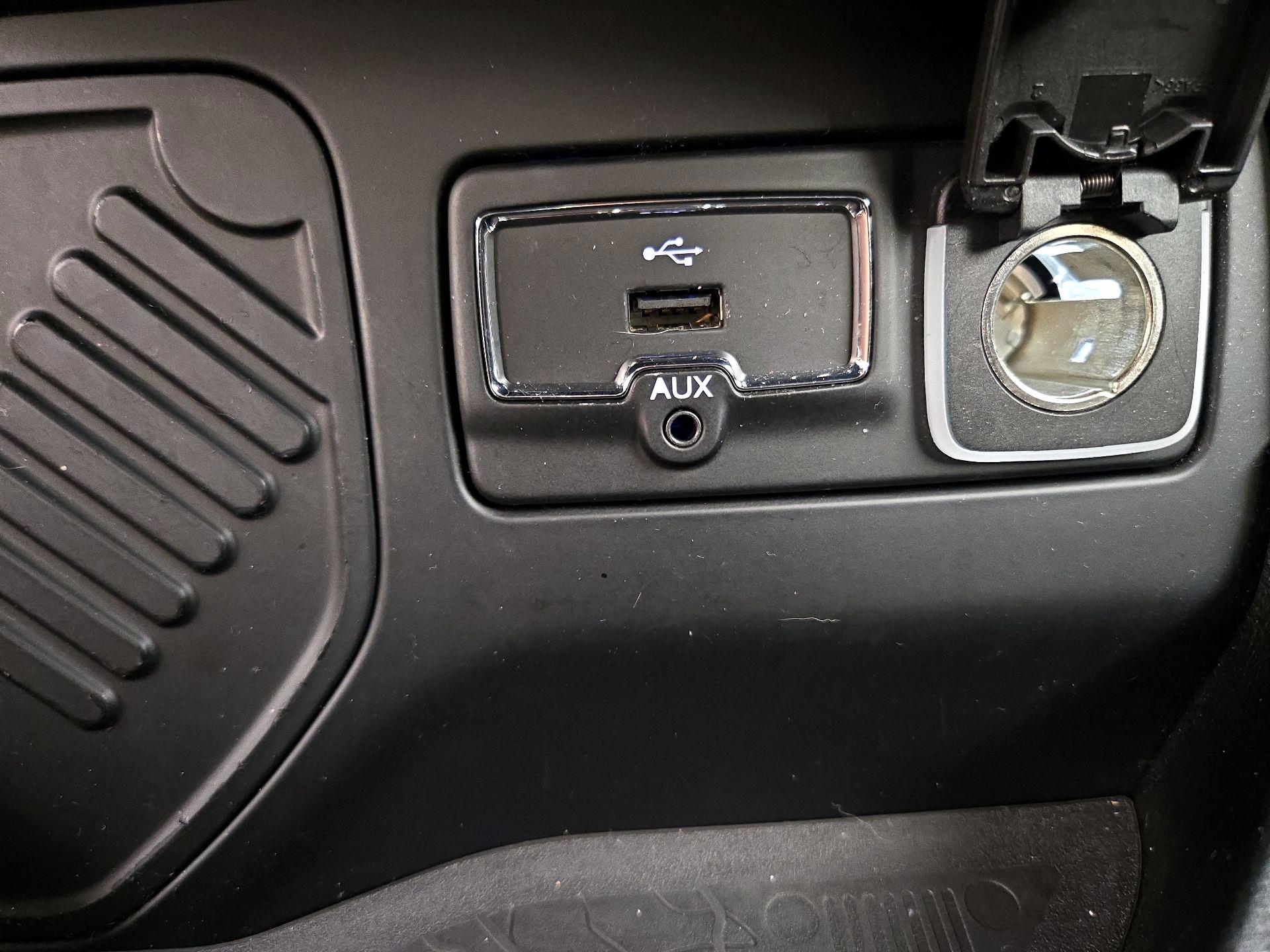 Thumbnail: 2016 Jeep Renegade - 19