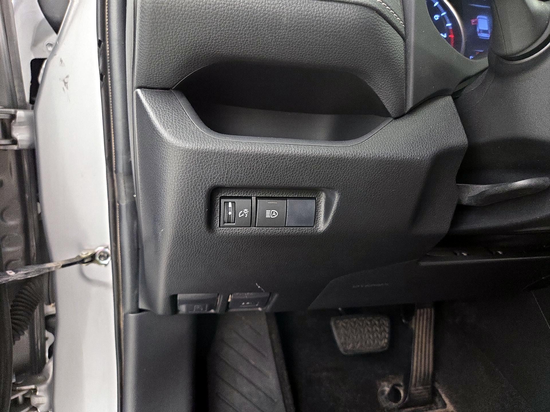 Thumbnail: 2019 Toyota RAV4 - 13