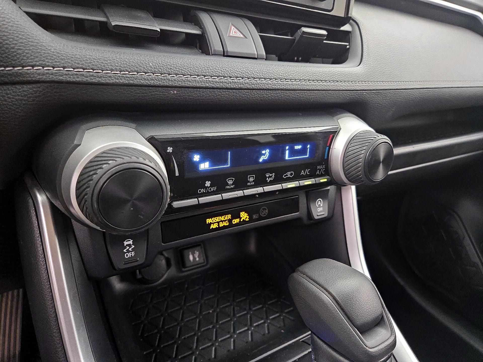 Thumbnail: 2019 Toyota RAV4 - 16