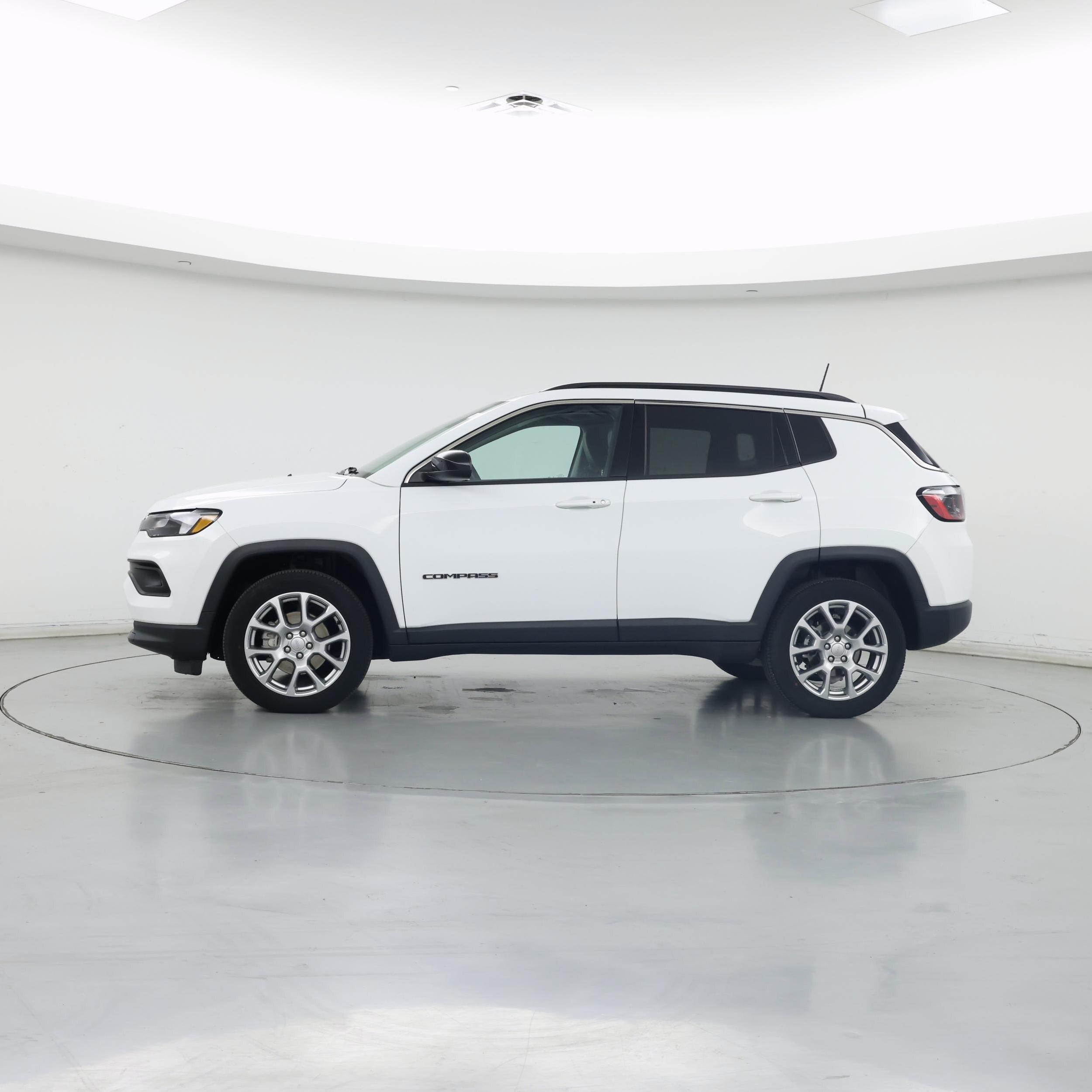 Thumbnail: 2022 Jeep Compass - 3