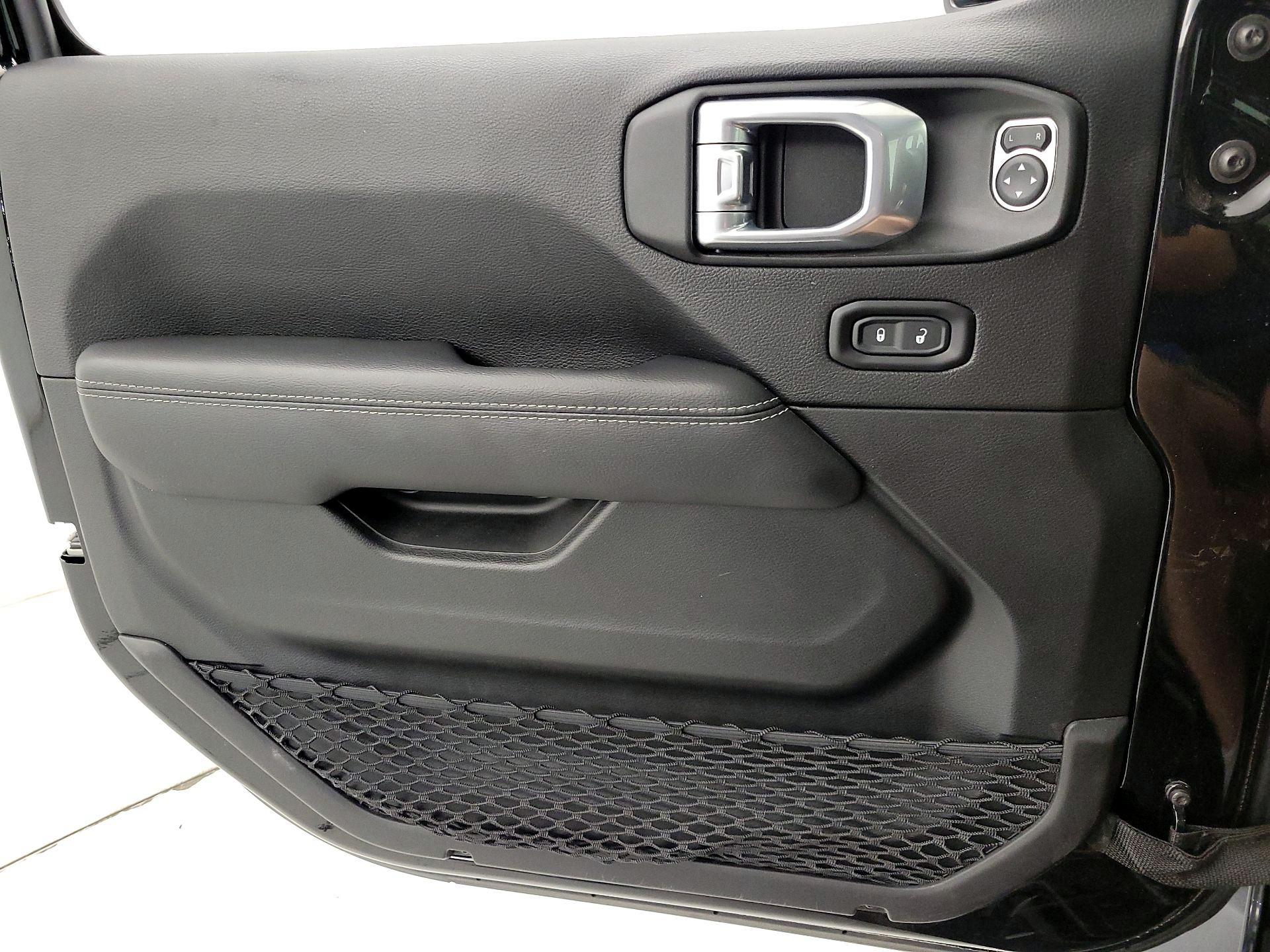 Thumbnail: 2022 Jeep Wrangler - 12