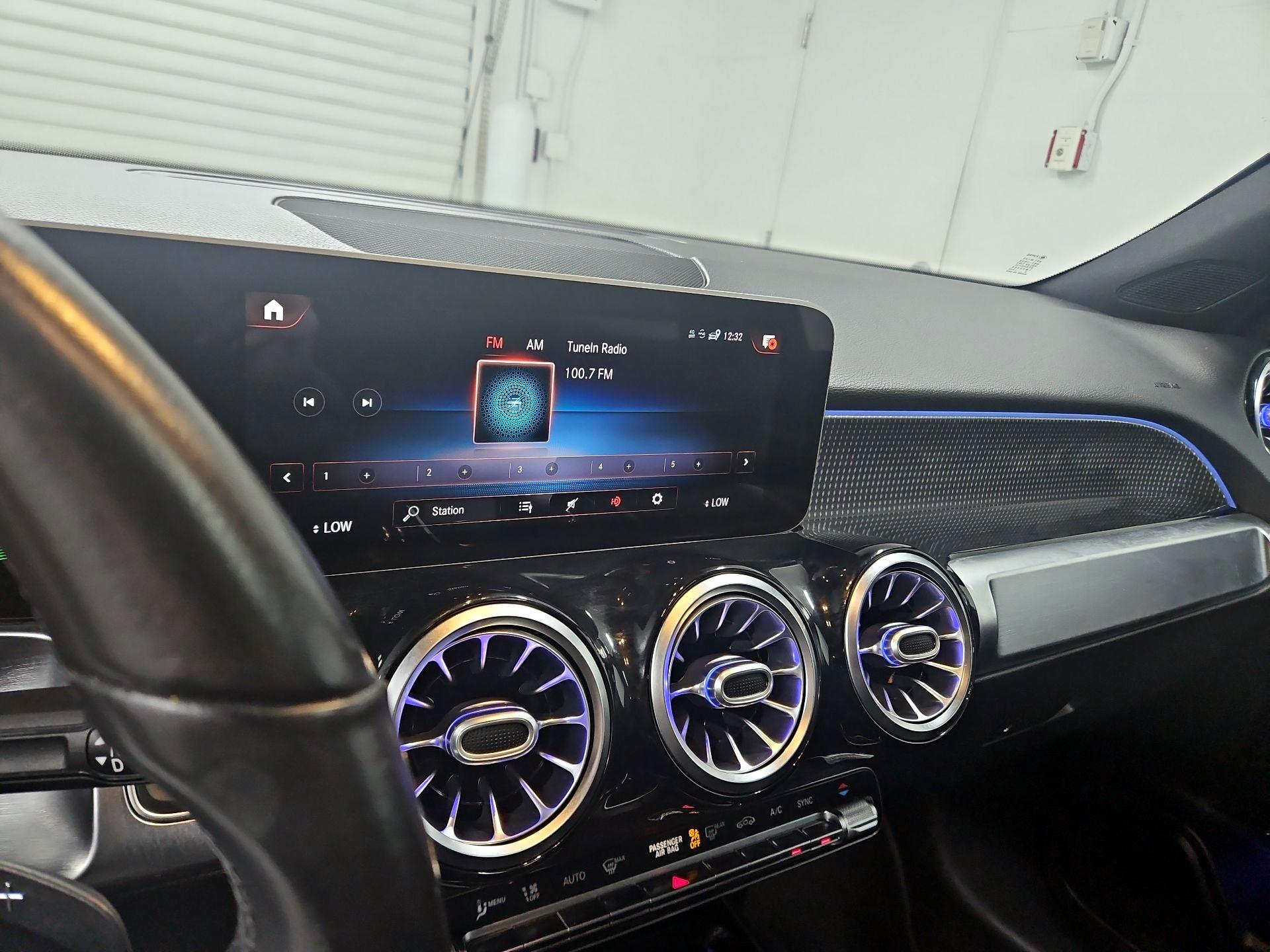 Thumbnail: 2021 Mercedes-Benz GLB - 15