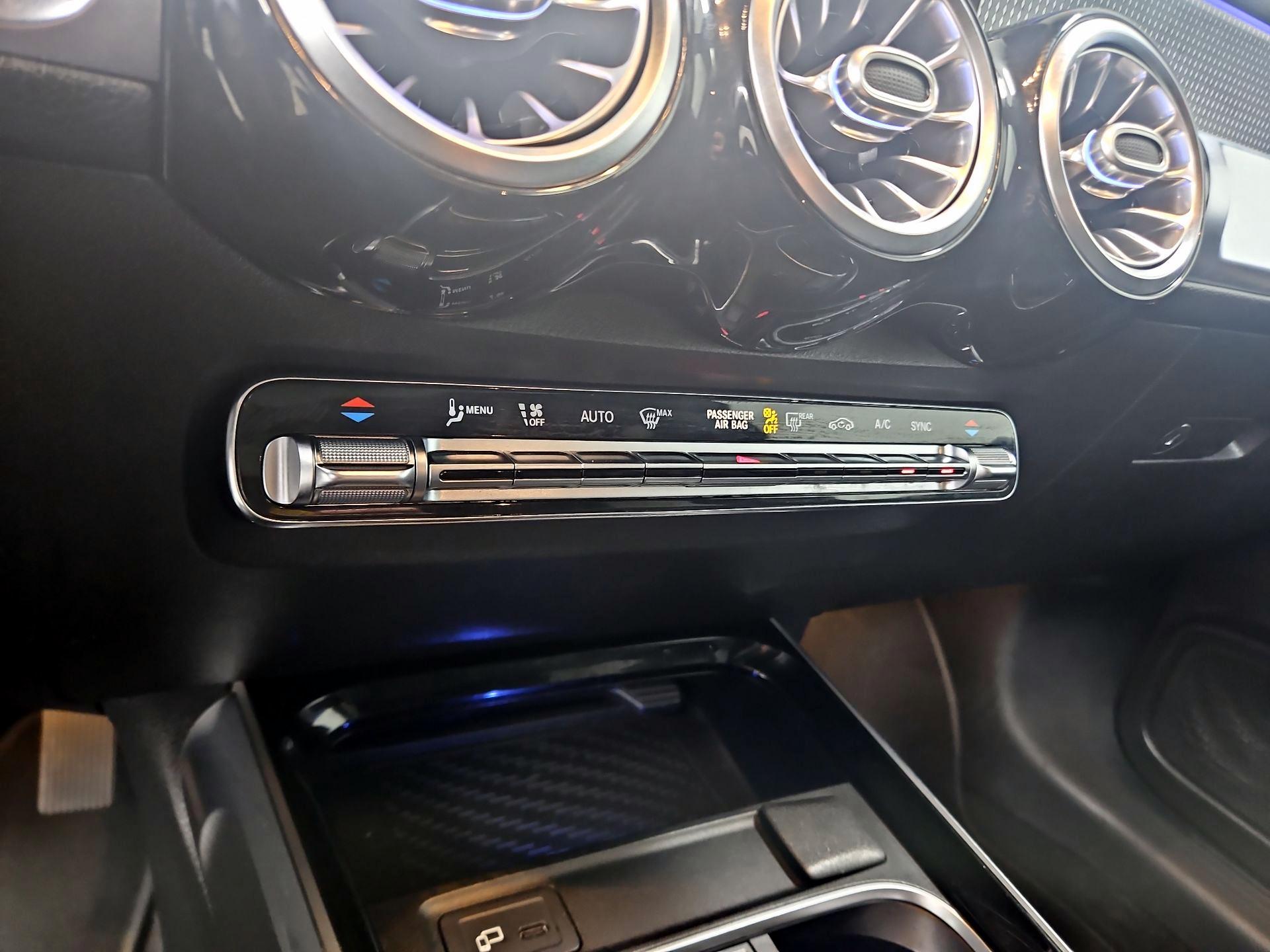 Thumbnail: 2021 Mercedes-Benz GLB - 16