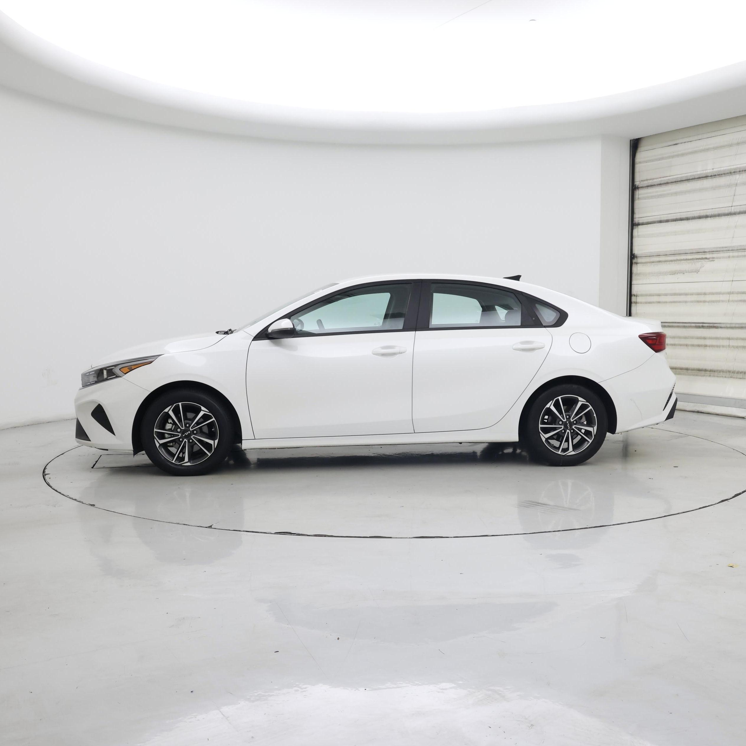 Thumbnail: 2023 Kia Forte - 3