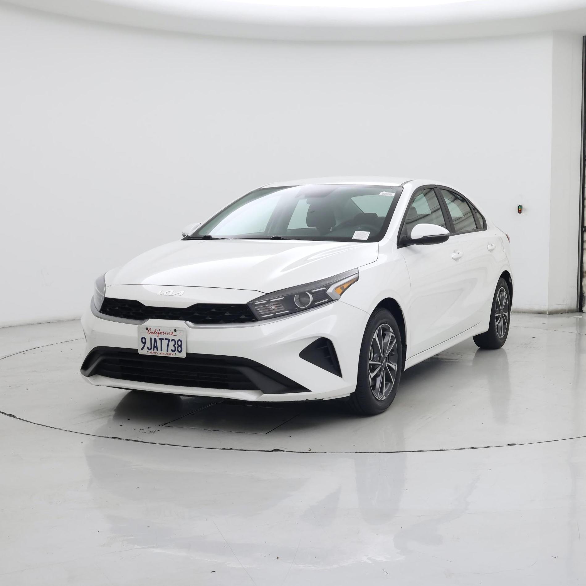 Thumbnail: 2023 Kia Forte - 4