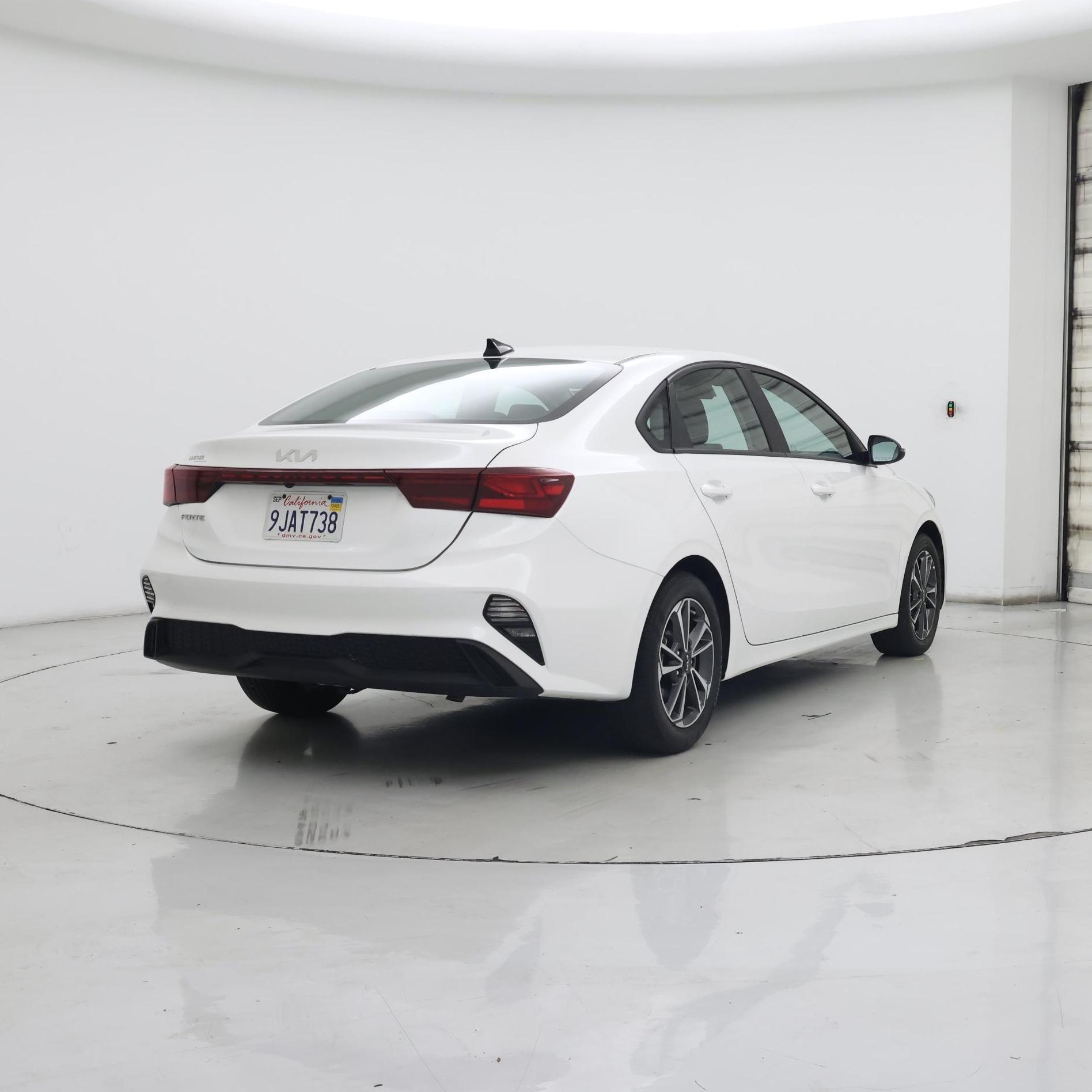 Thumbnail: 2023 Kia Forte - 8