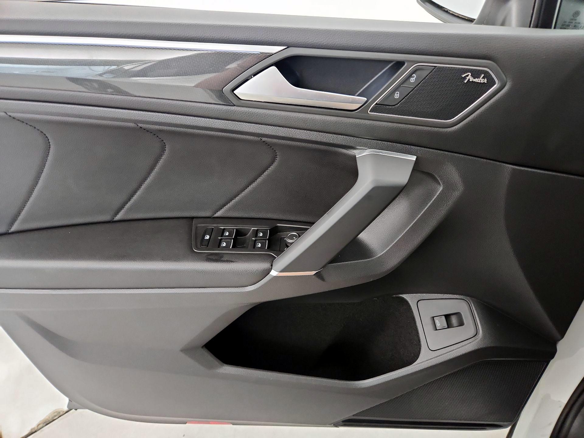 Thumbnail: 2020 Volkswagen Tiguan - 12