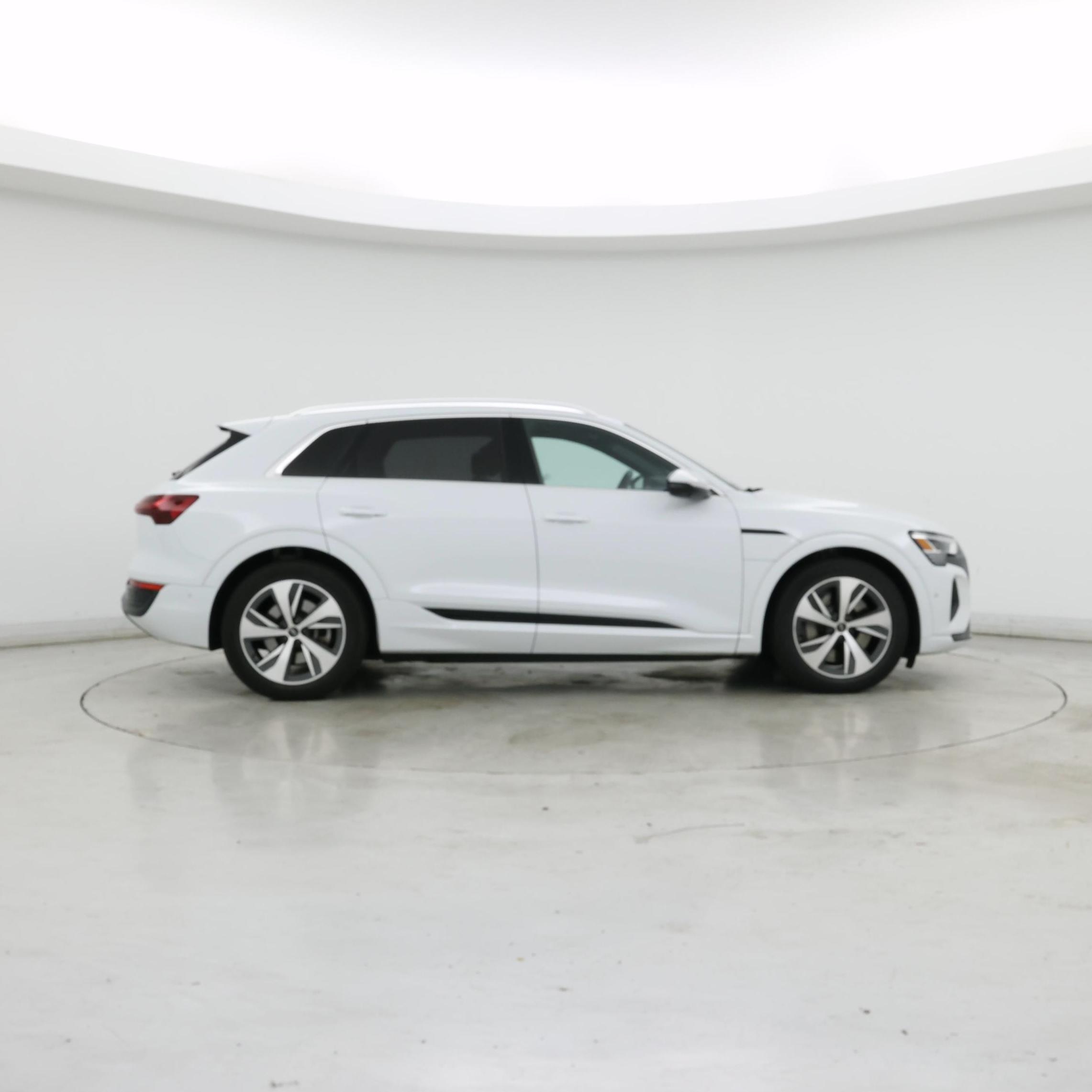 Thumbnail: 2024 Audi Q8 e-tron - 7
