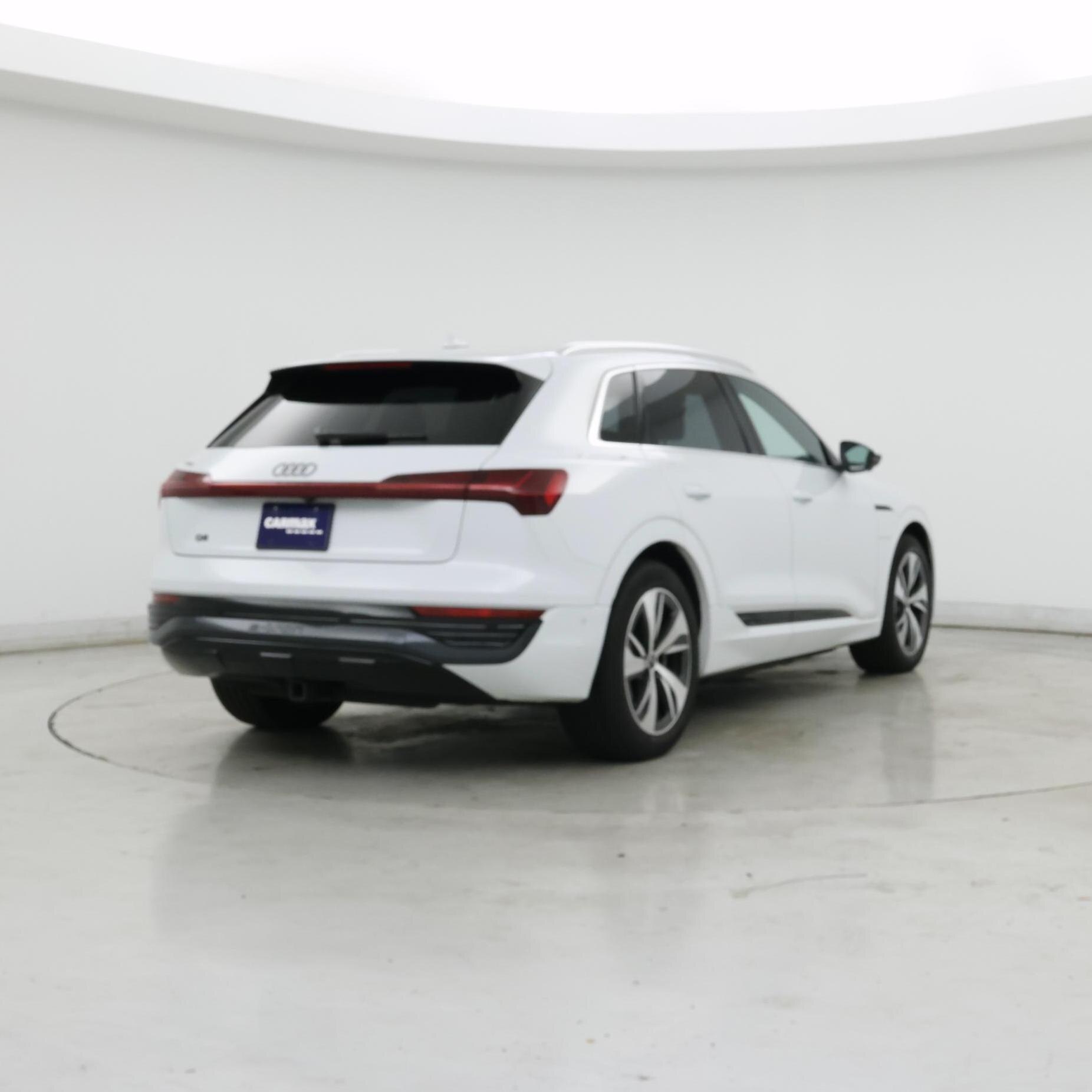 Thumbnail: 2024 Audi Q8 e-tron - 8