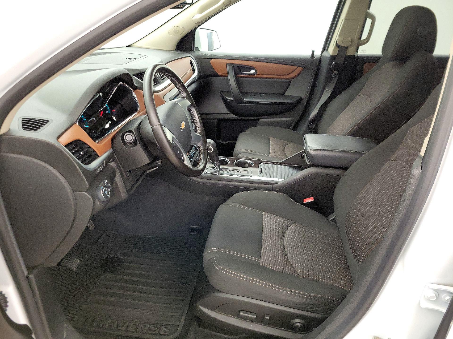 Thumbnail: 2017 Chevrolet Traverse - 11
