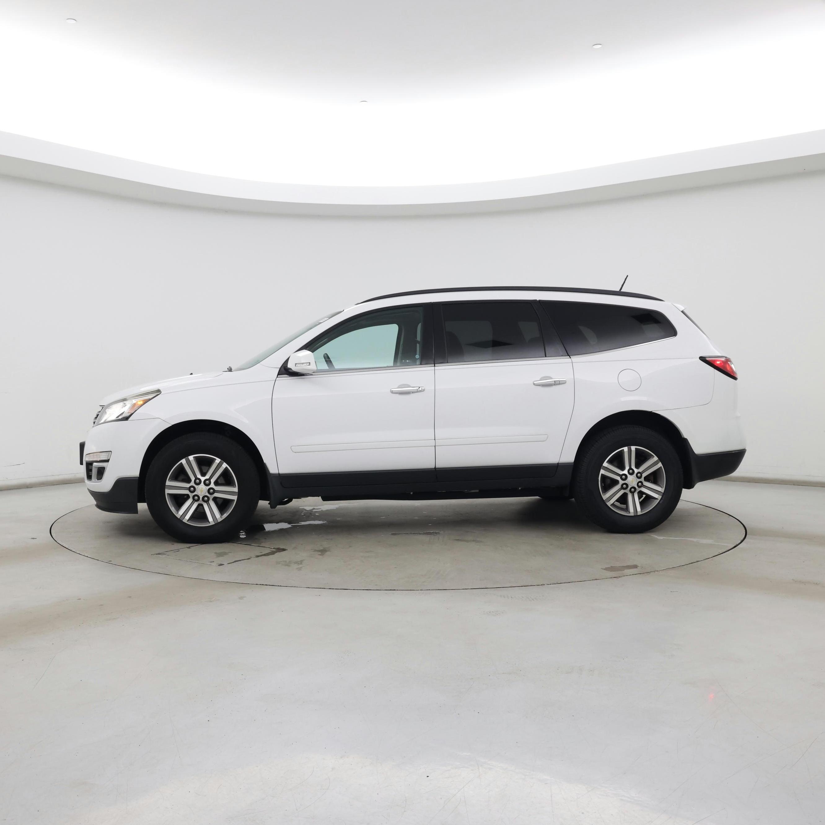 Thumbnail: 2017 Chevrolet Traverse - 3