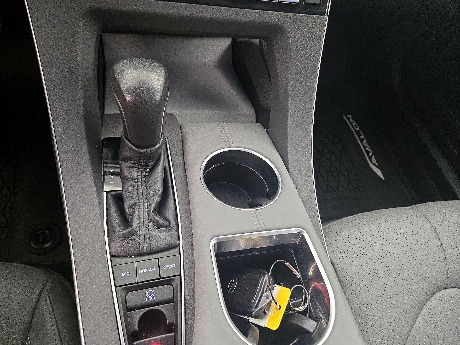 Thumbnail: 2019 Toyota Avalon - 18