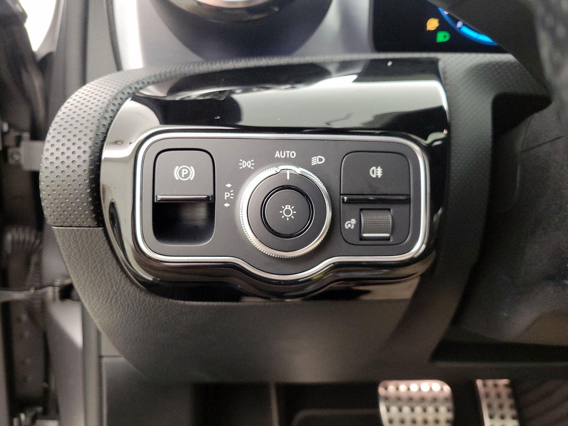 Thumbnail: 2021 Mercedes-Benz A-Class - 13