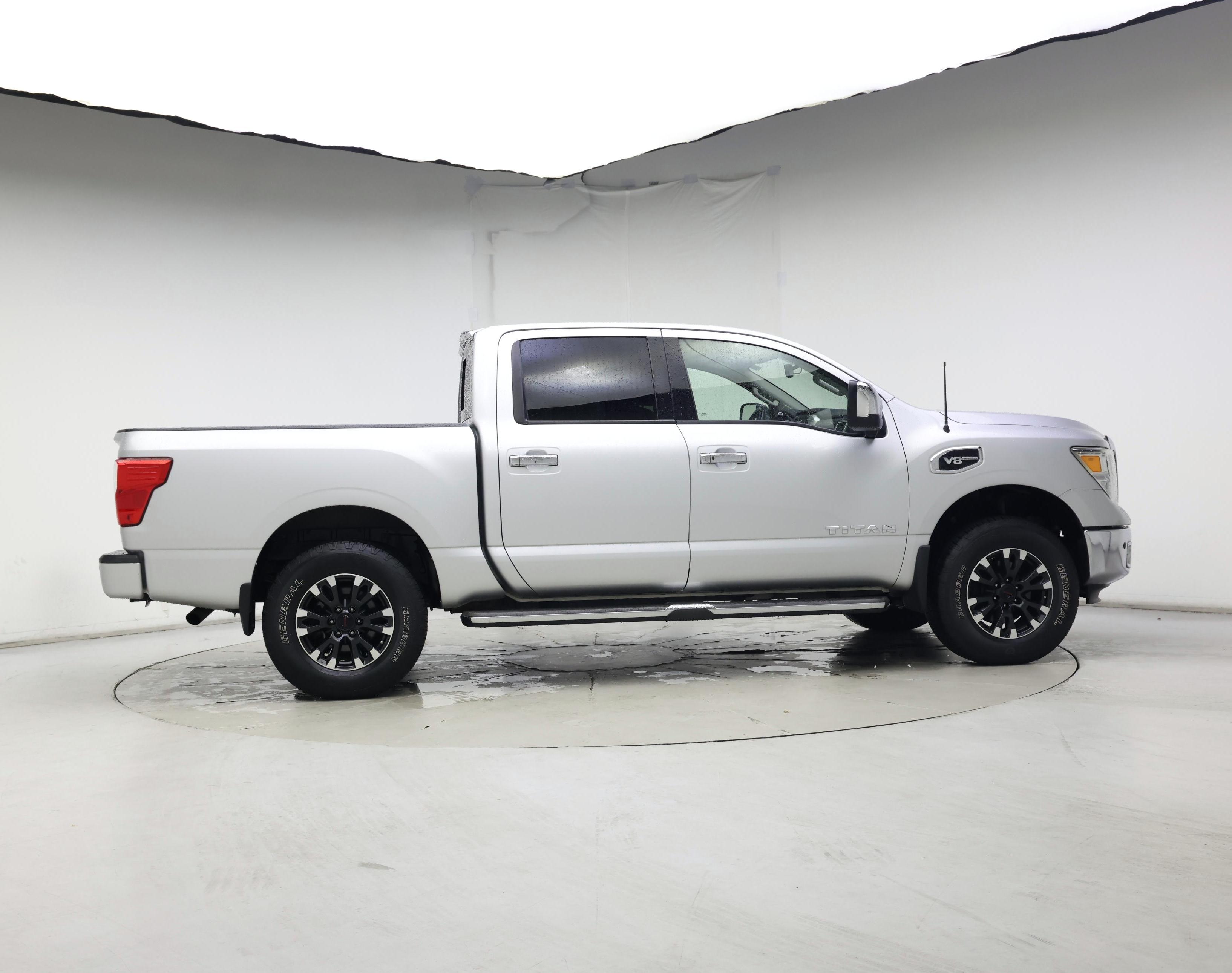 Thumbnail: 2017 Nissan Titan - 7