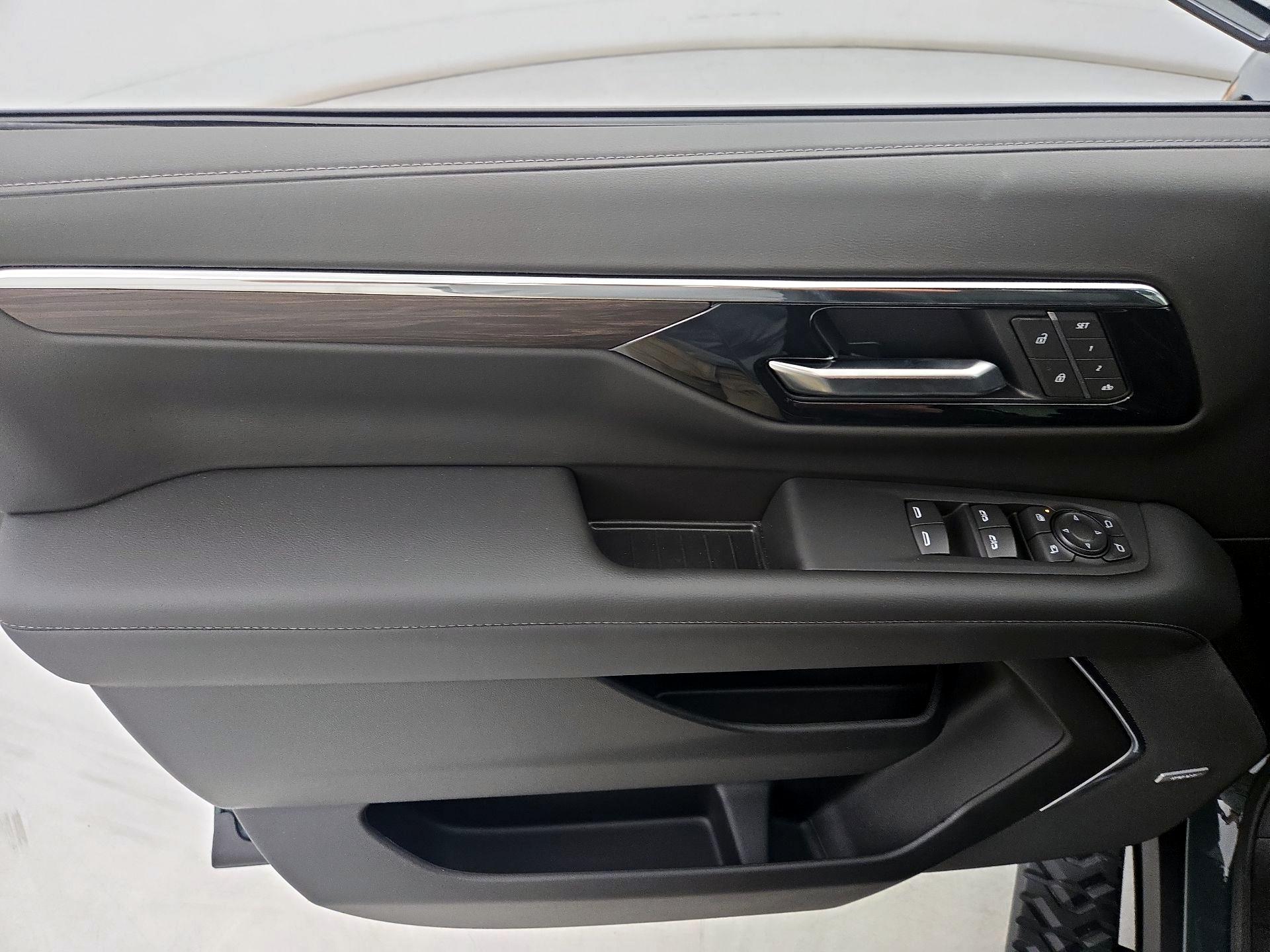 Thumbnail: 2025 Chevrolet Tahoe - 12
