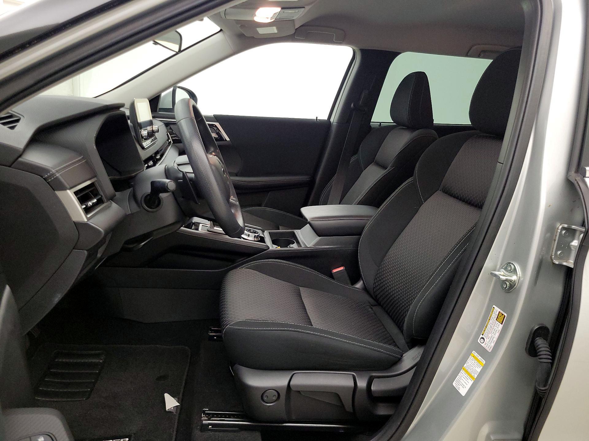Thumbnail: 2022 Mitsubishi Outlander - 11