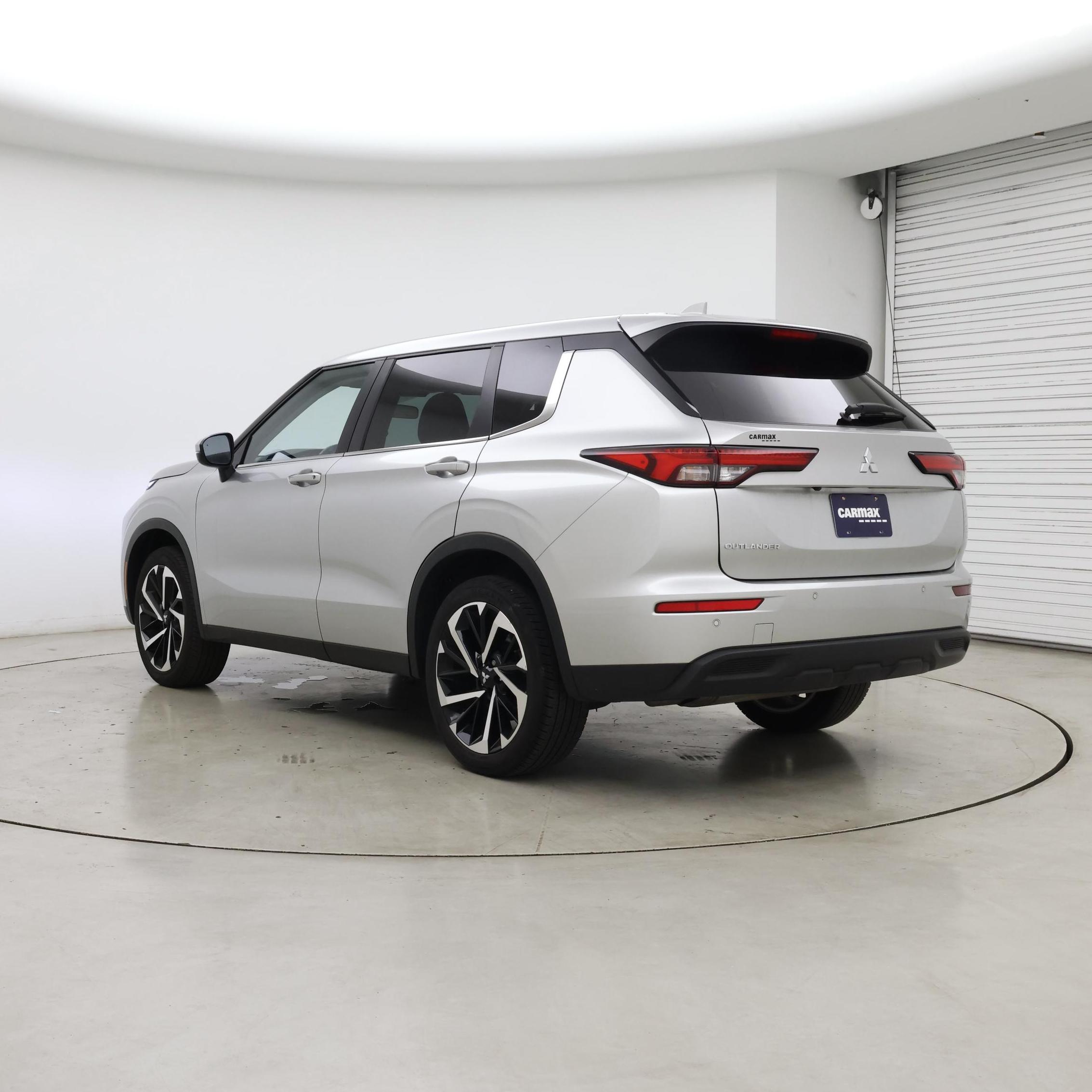 Thumbnail: 2022 Mitsubishi Outlander - 2