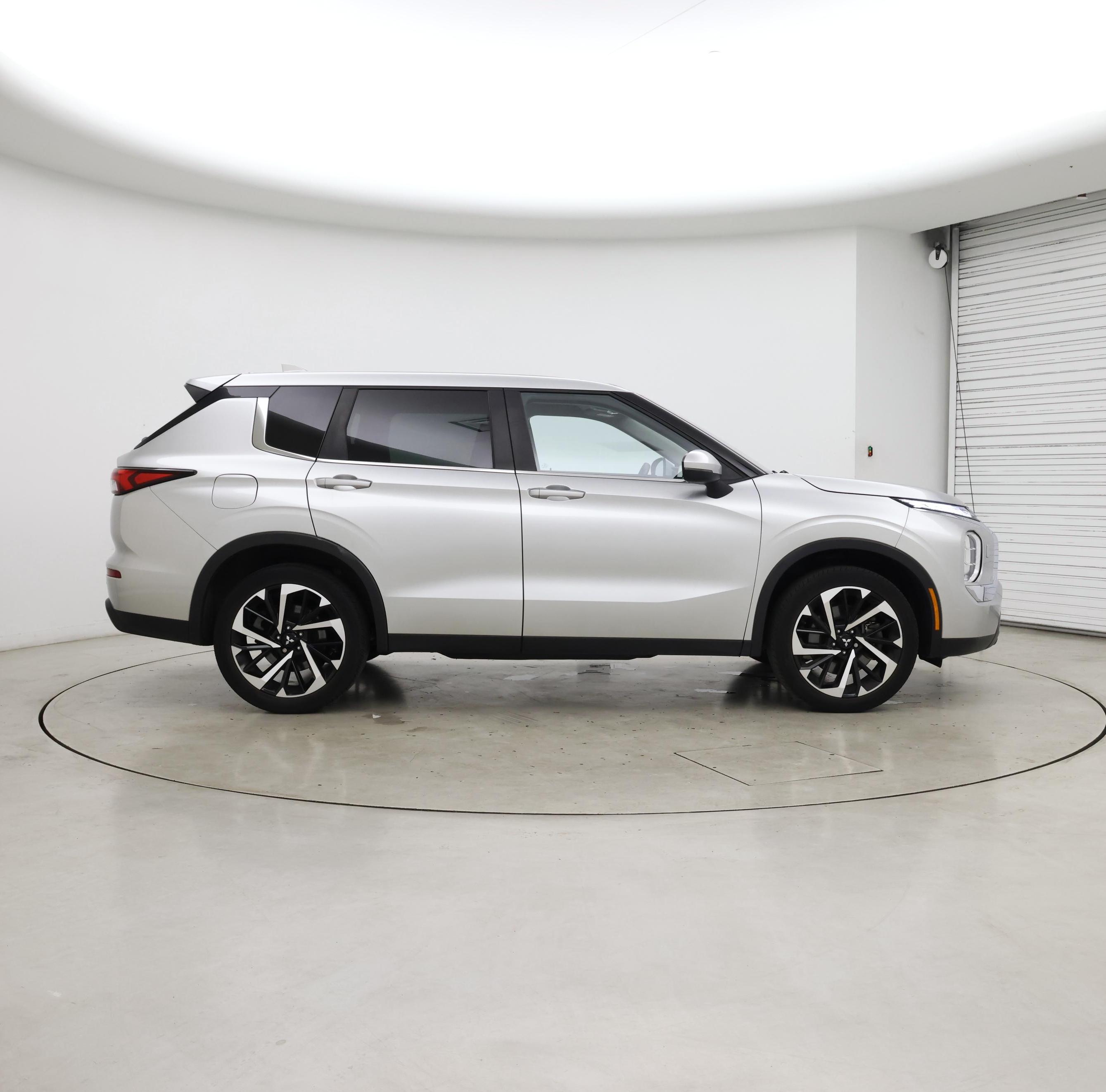 Thumbnail: 2022 Mitsubishi Outlander - 7