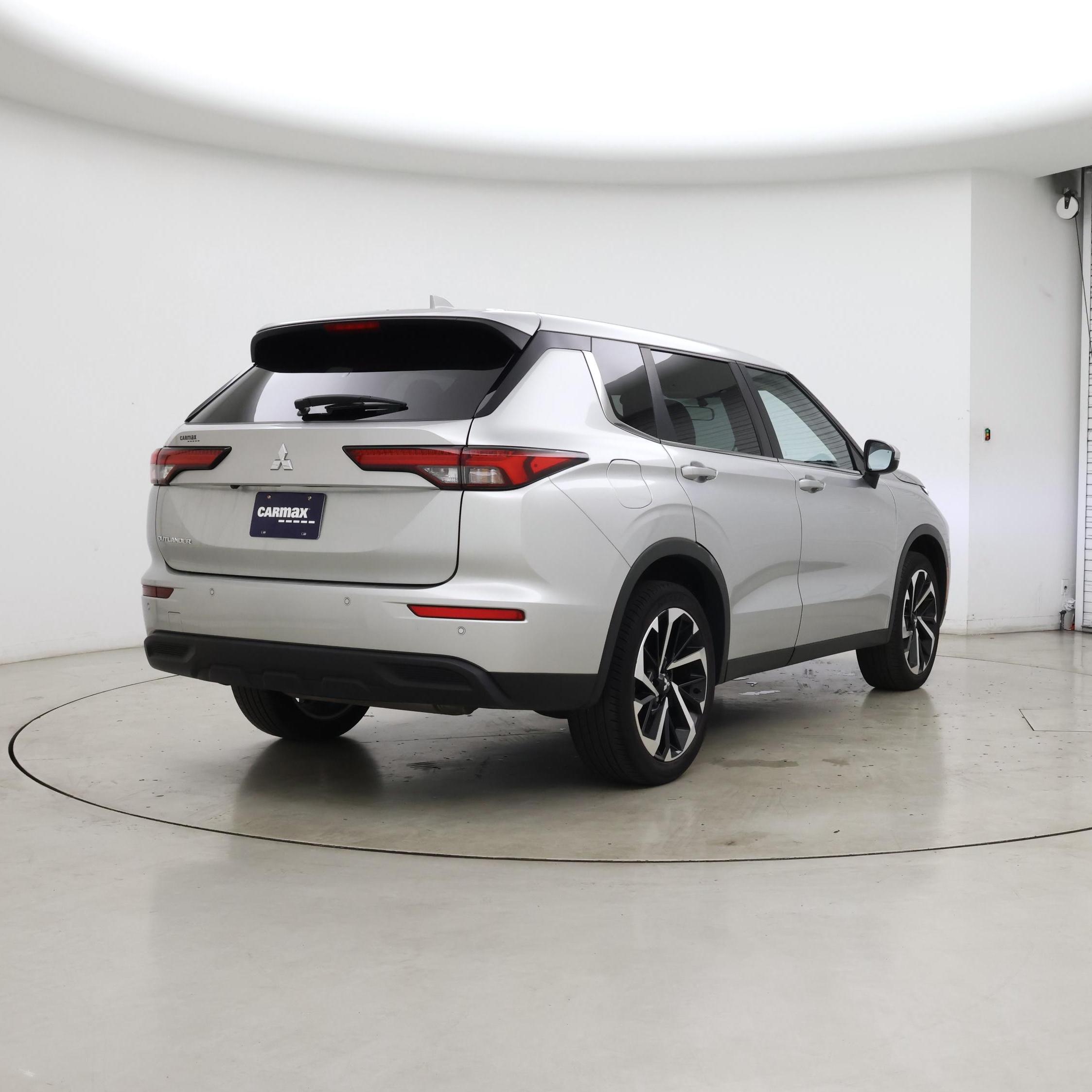 Thumbnail: 2022 Mitsubishi Outlander - 8