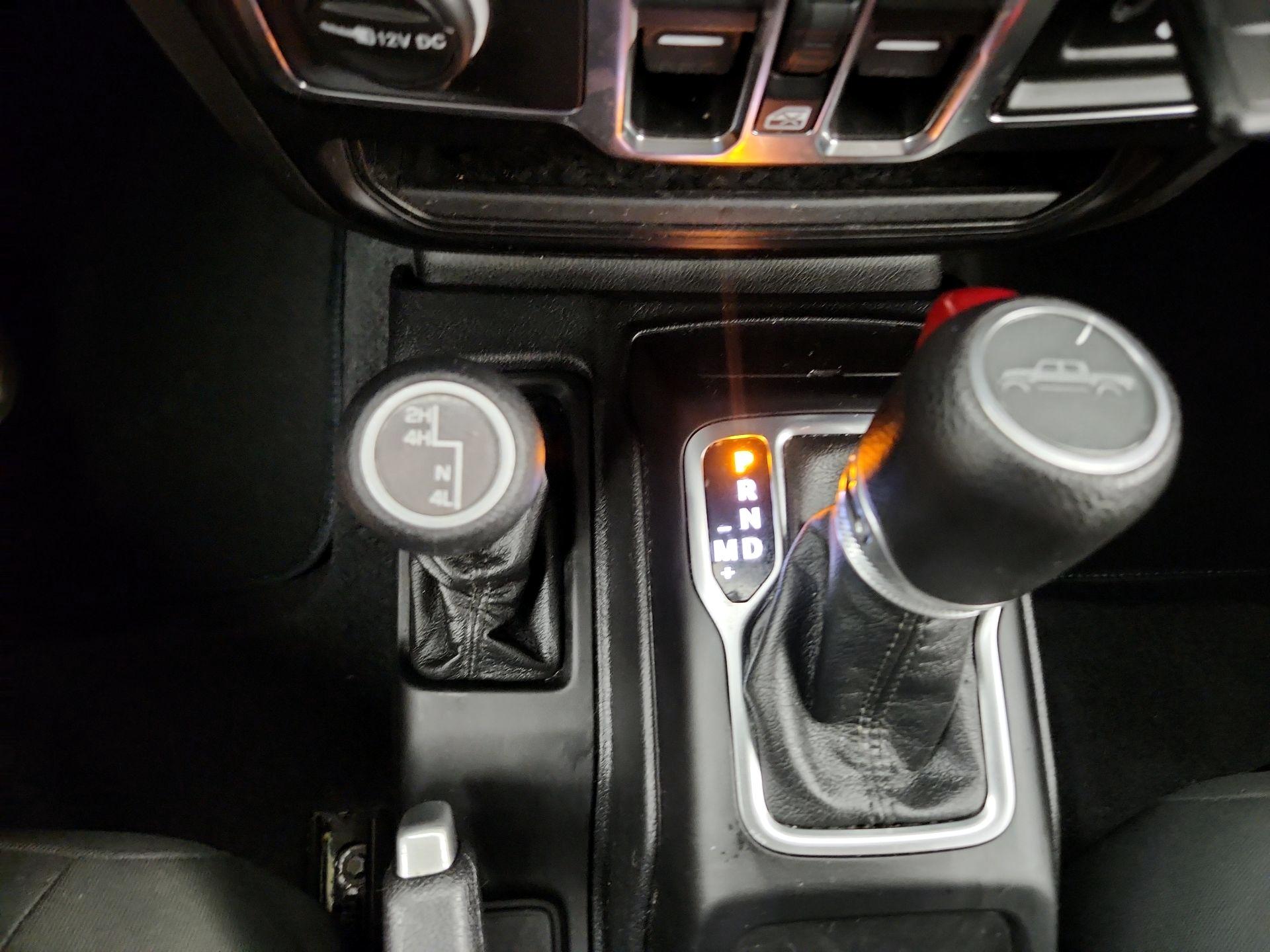 Thumbnail: 2021 Jeep Gladiator - 16