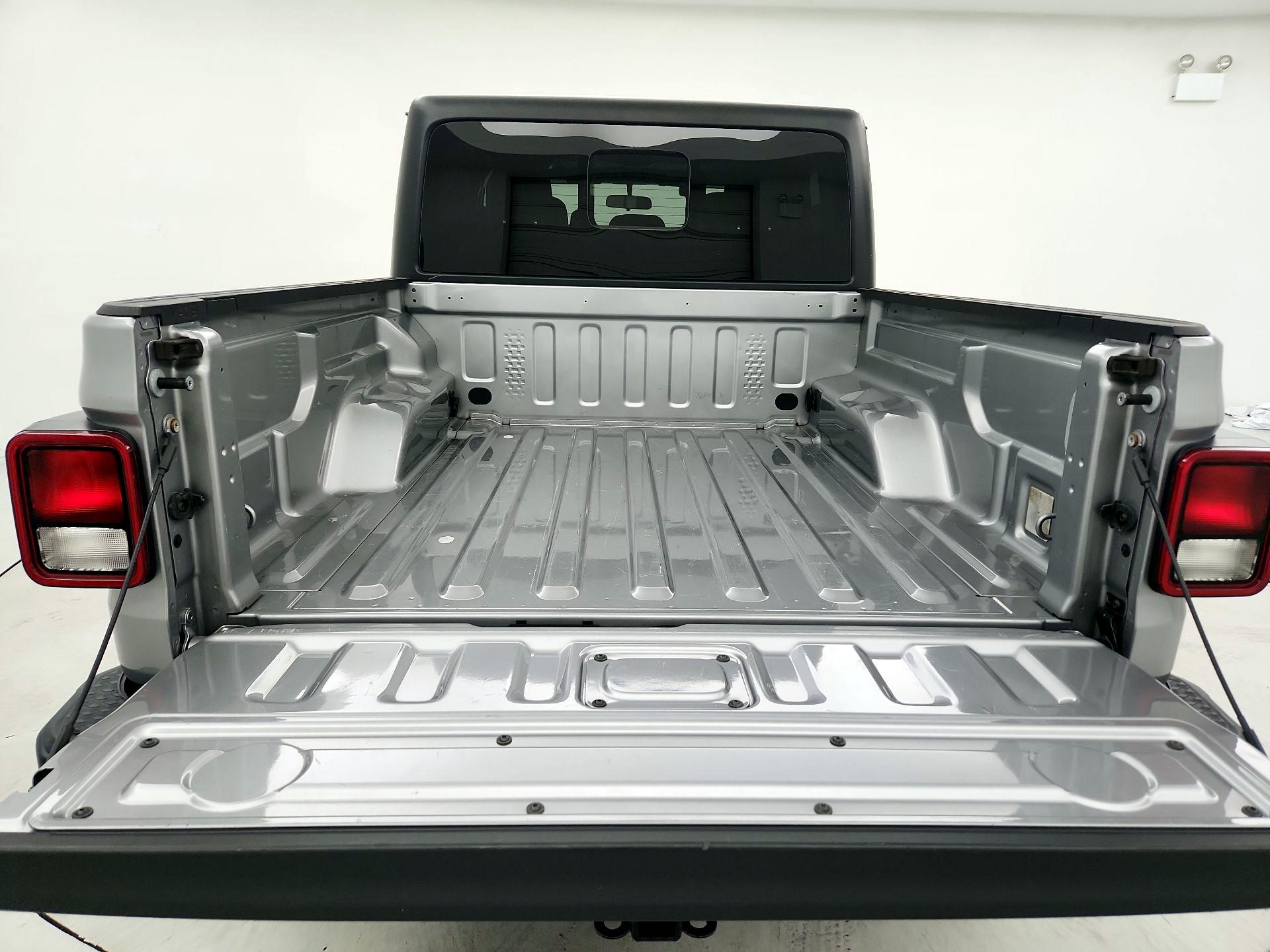Thumbnail: 2021 Jeep Gladiator - 19