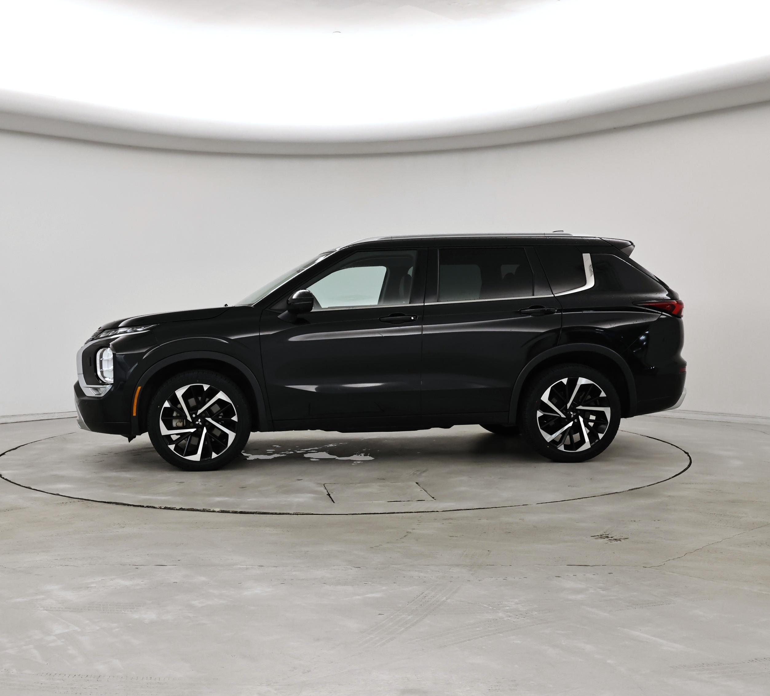 Thumbnail: 2022 Mitsubishi Outlander - 3