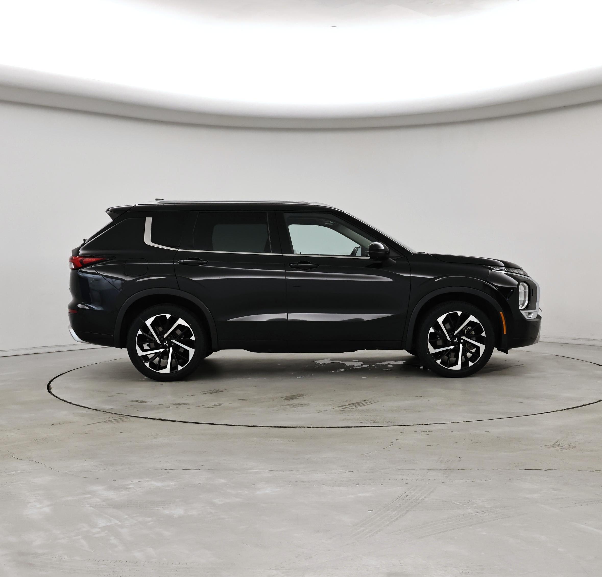 Thumbnail: 2022 Mitsubishi Outlander - 7