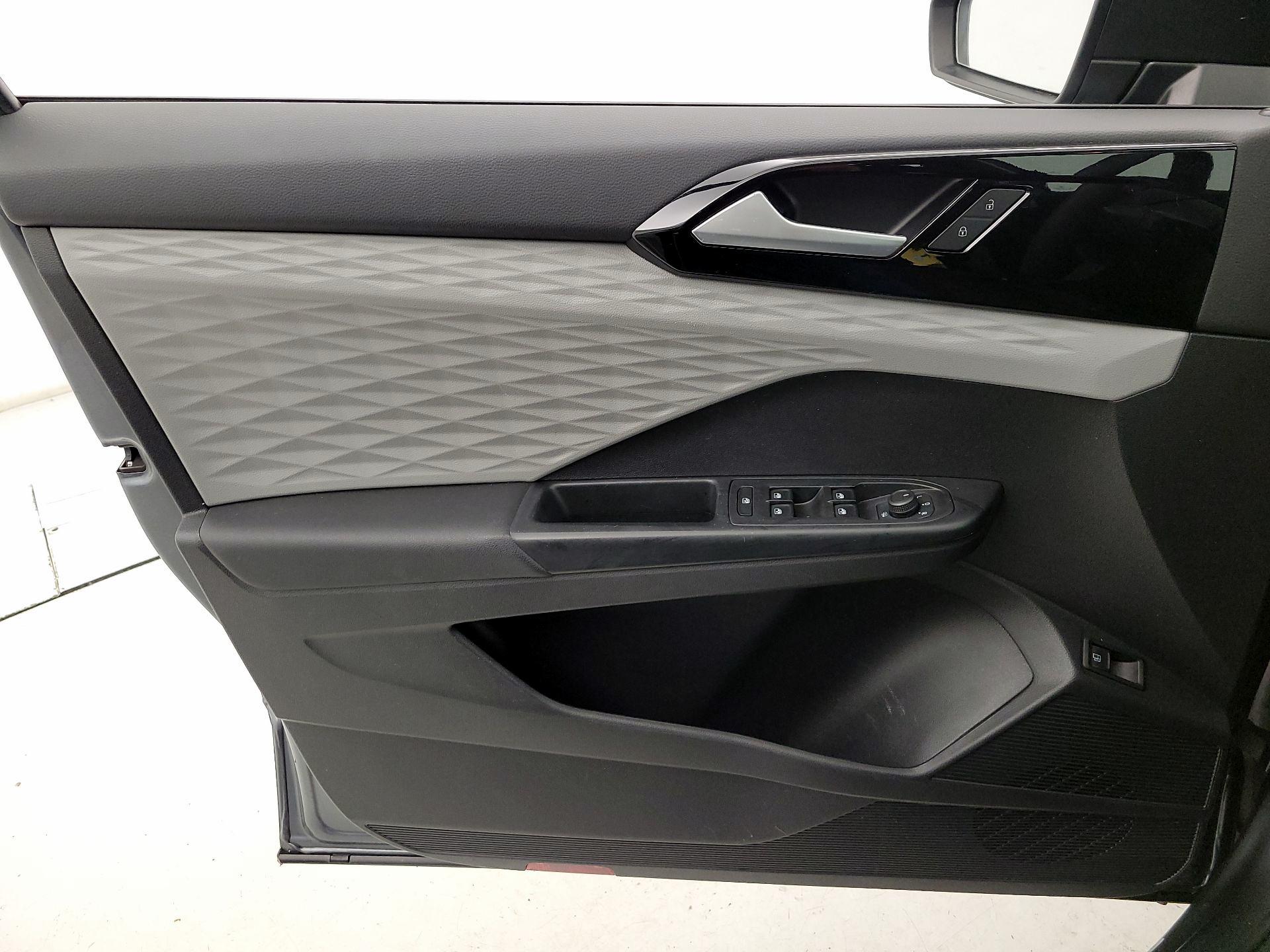 Thumbnail: 2022 Volkswagen Taos - 12