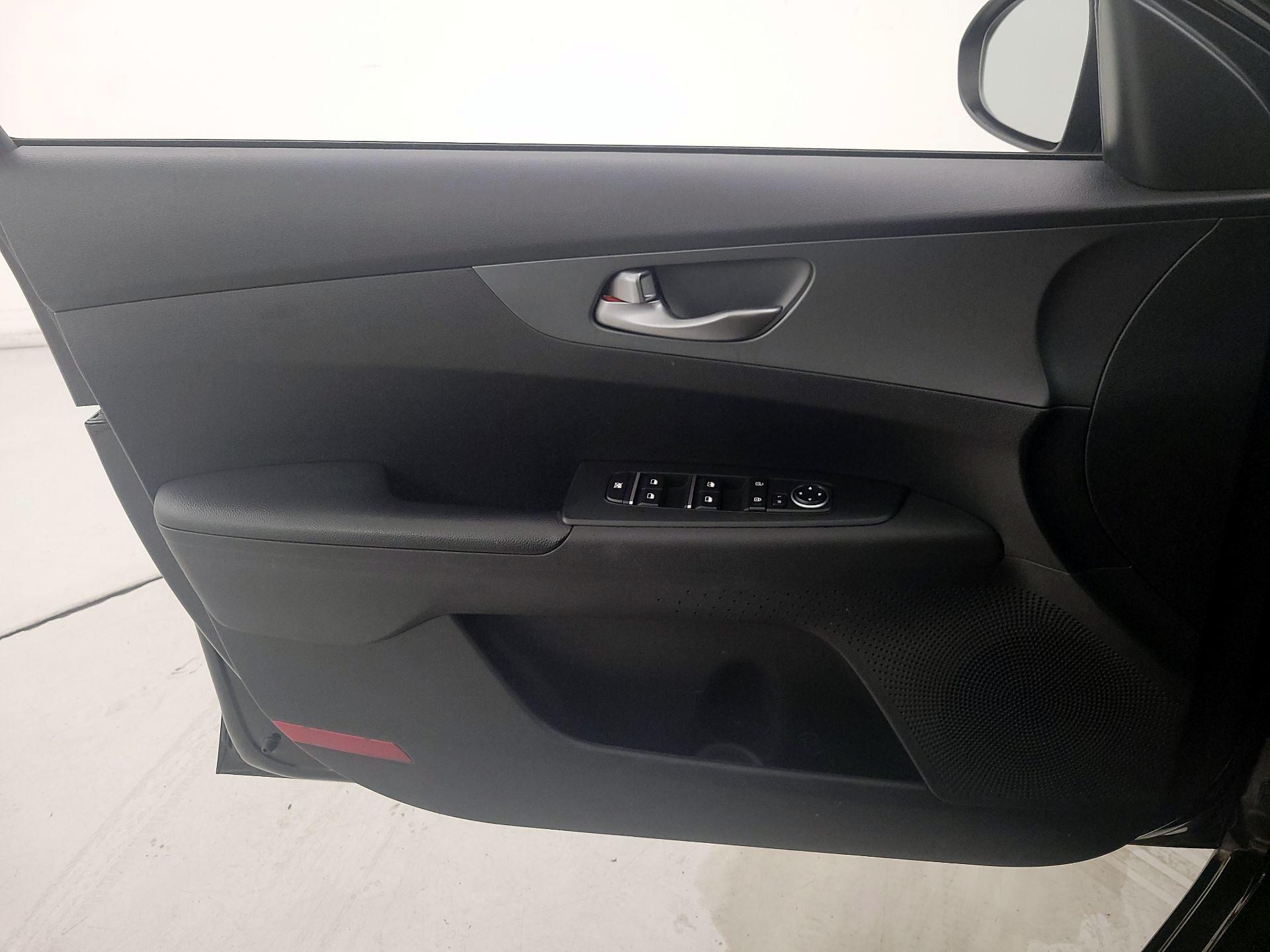 Thumbnail: 2021 Kia Forte - 12