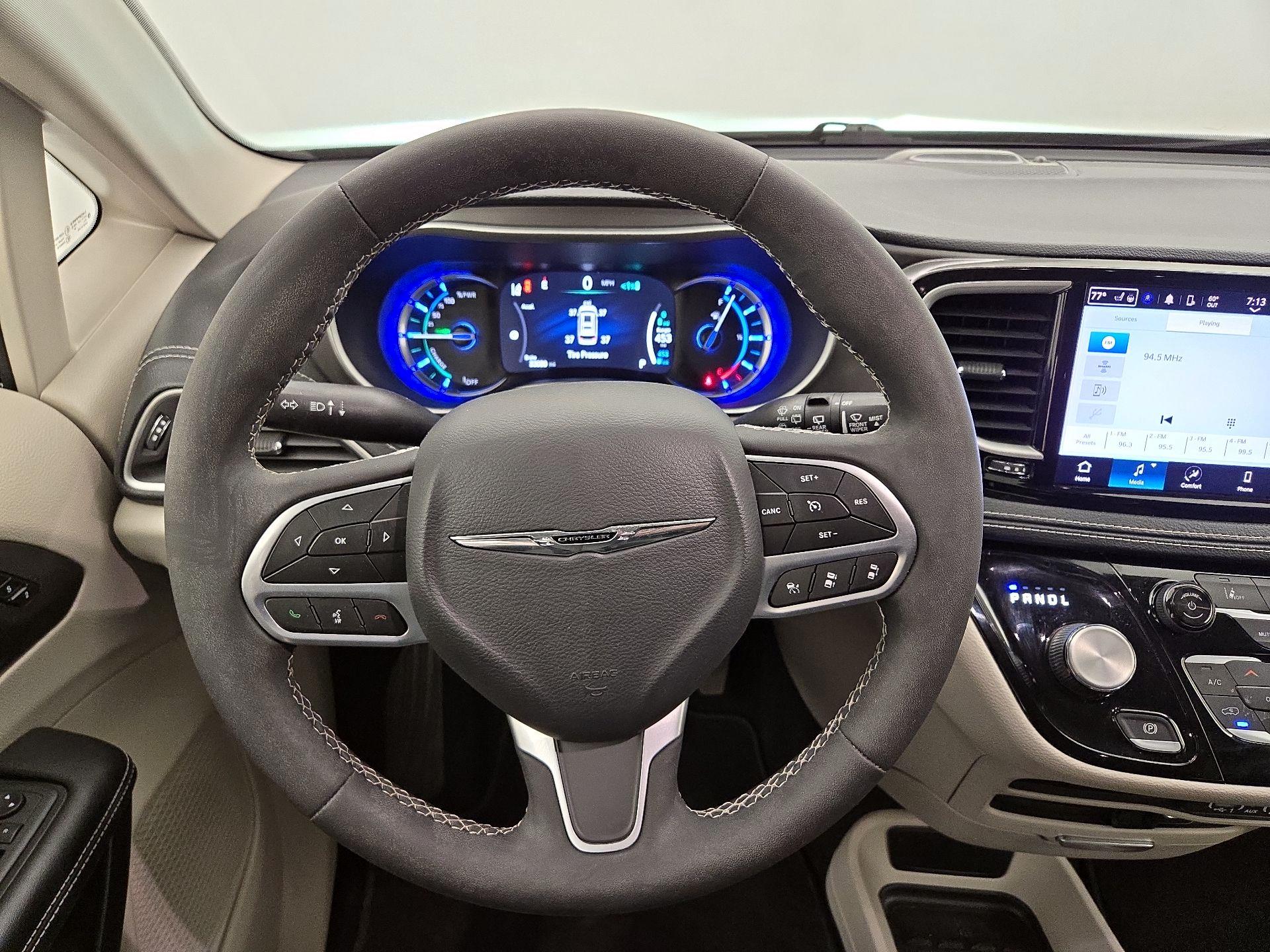 Thumbnail: 2022 Chrysler Pacifica - 10
