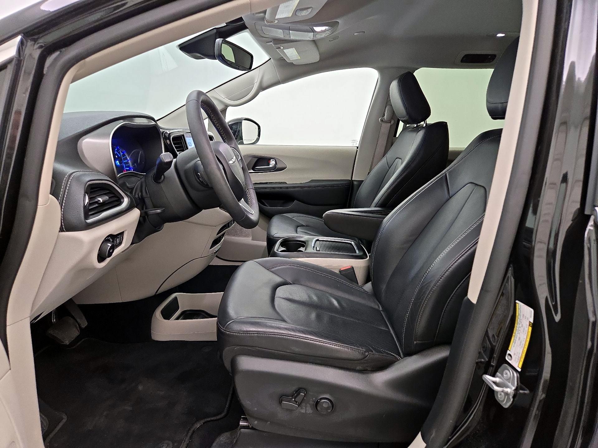 Thumbnail: 2022 Chrysler Pacifica - 11