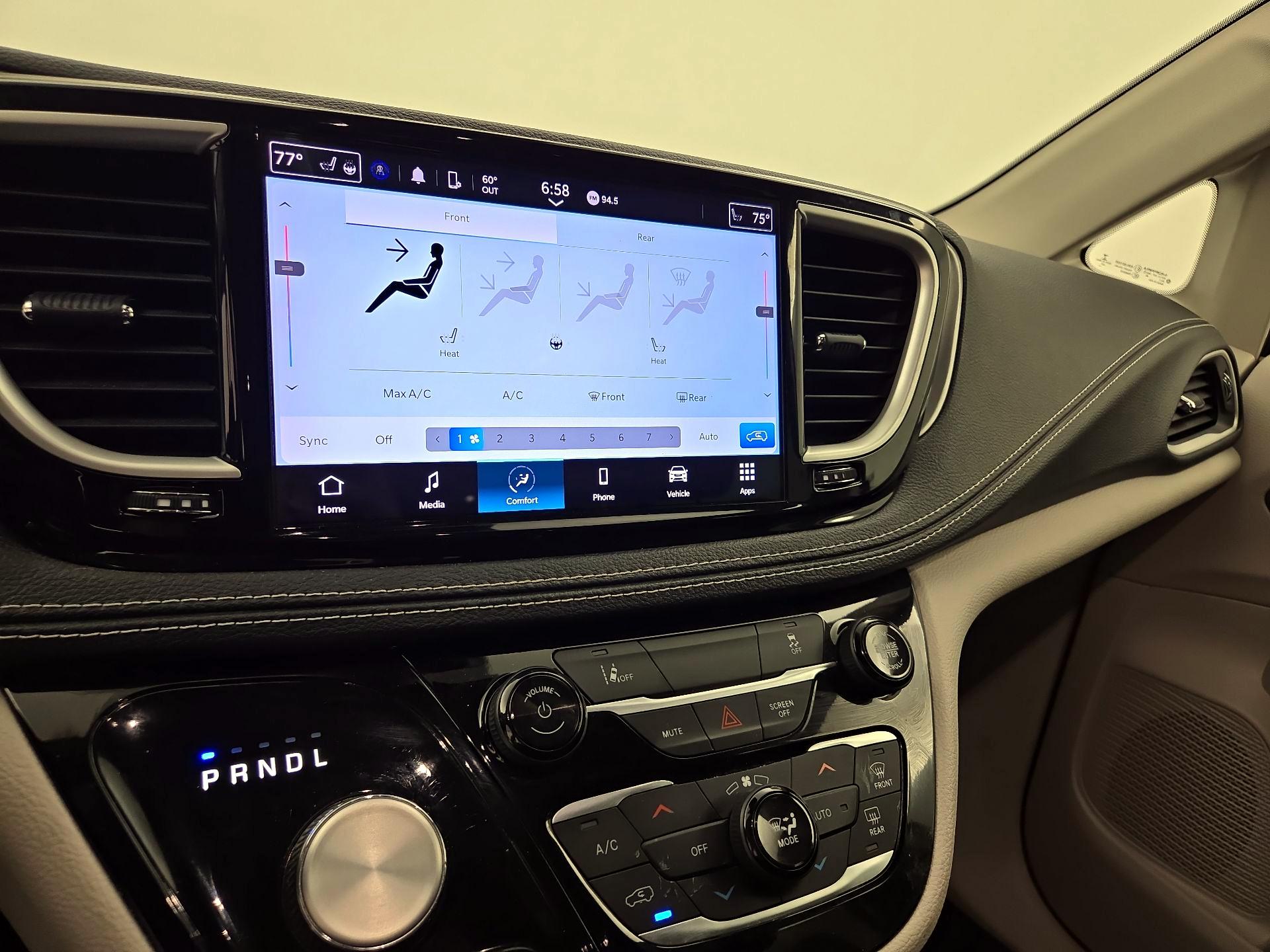 Thumbnail: 2022 Chrysler Pacifica - 16