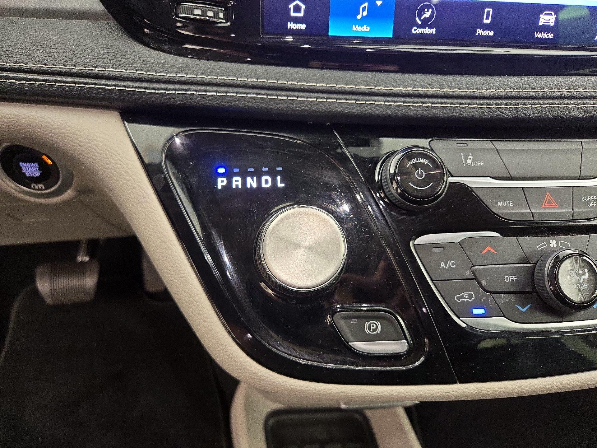 Thumbnail: 2022 Chrysler Pacifica - 17