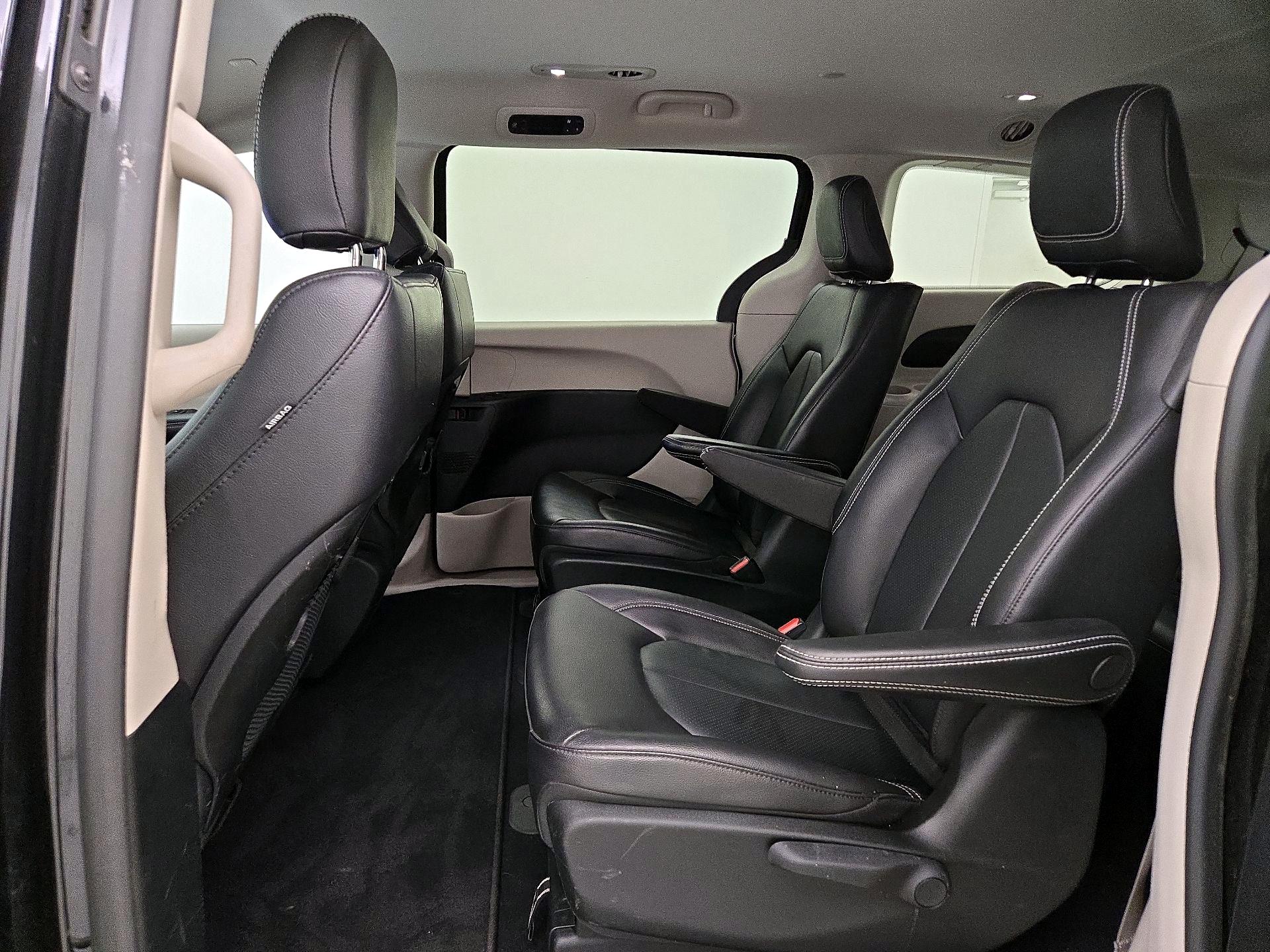 Thumbnail: 2022 Chrysler Pacifica - 19