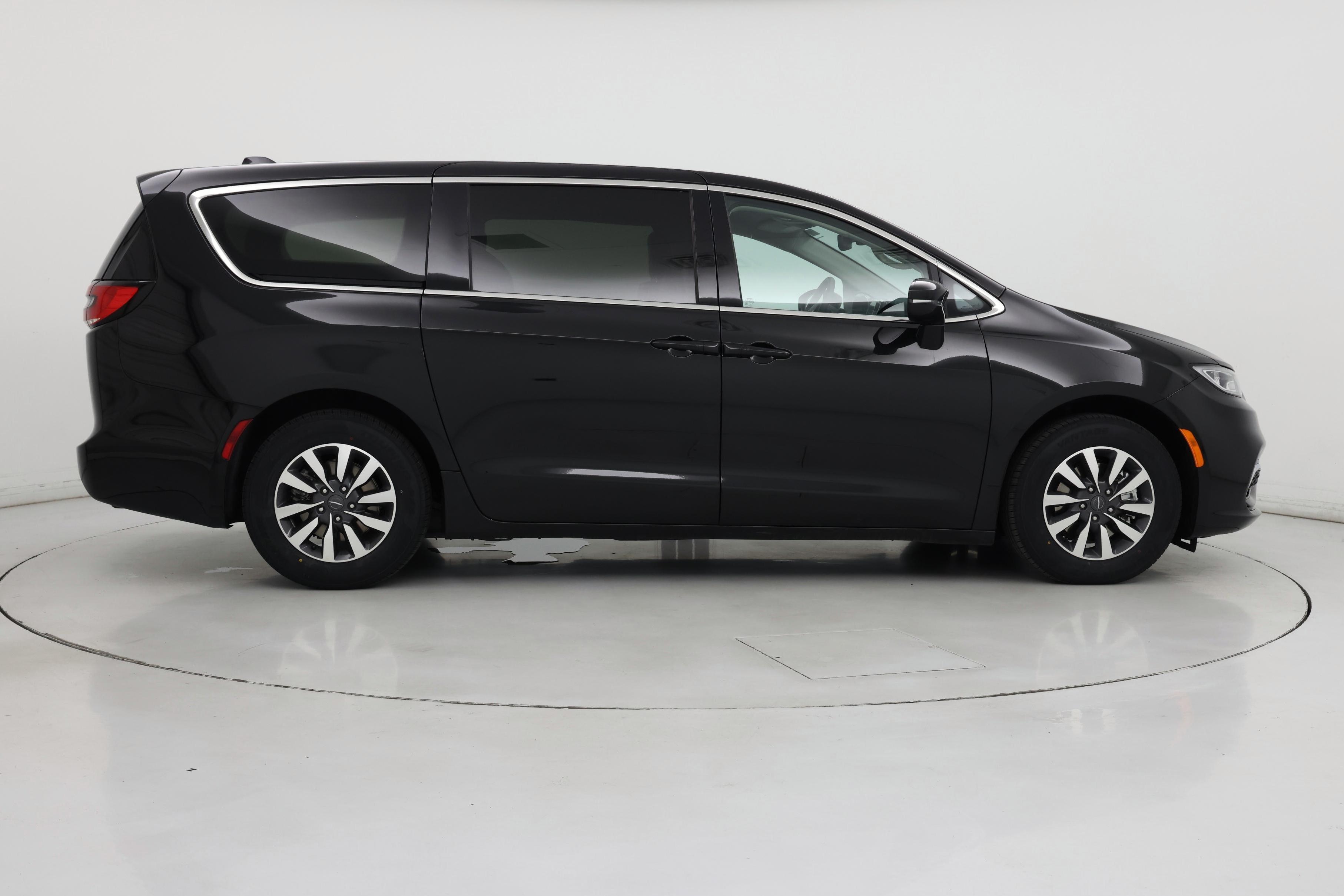 Thumbnail: 2022 Chrysler Pacifica - 7