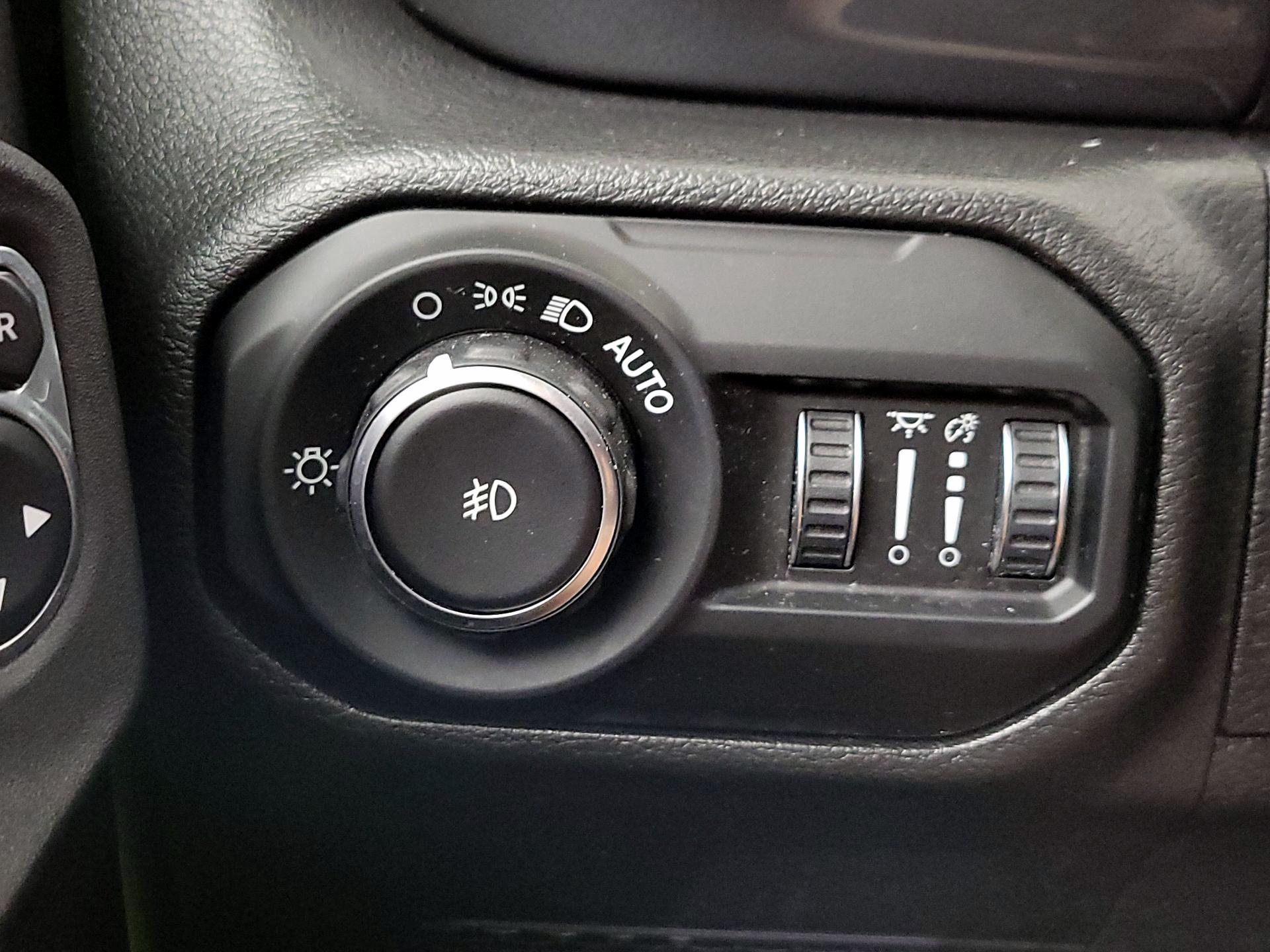 Thumbnail: 2021 Jeep Wrangler - 11
