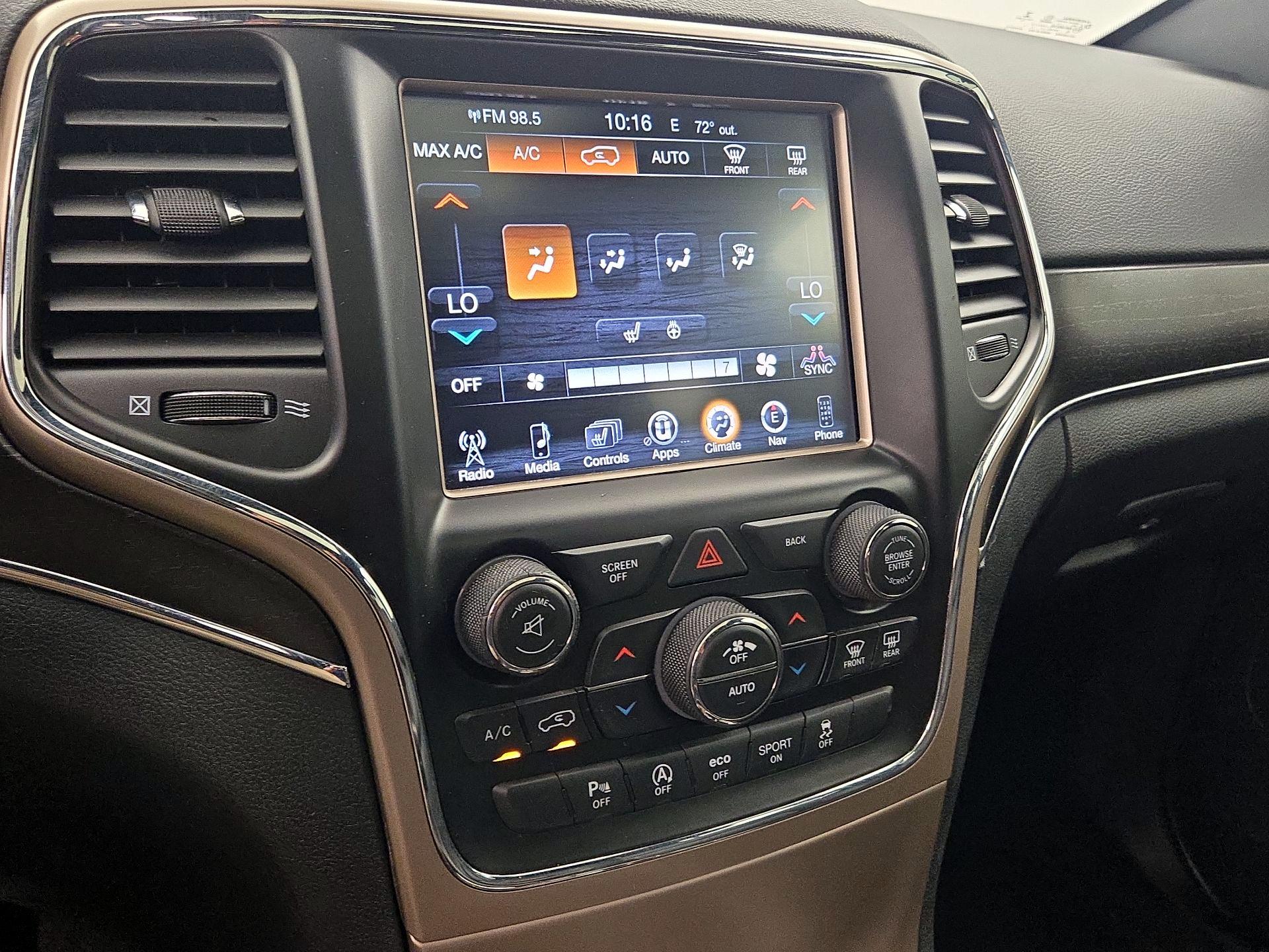 Thumbnail: 2016 Jeep Grand Cherokee - 17