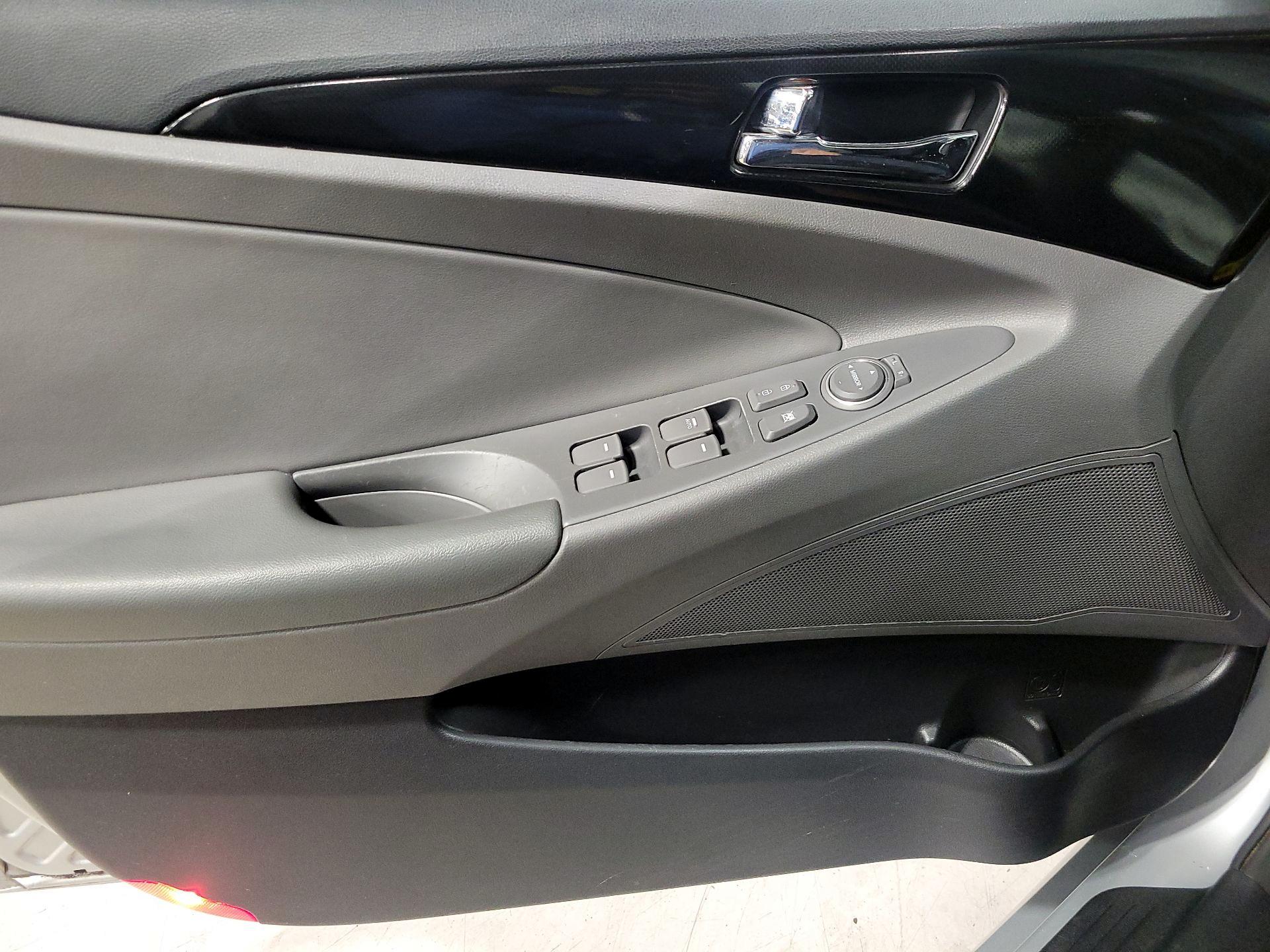 Thumbnail: 2014 Hyundai Sonata - 12