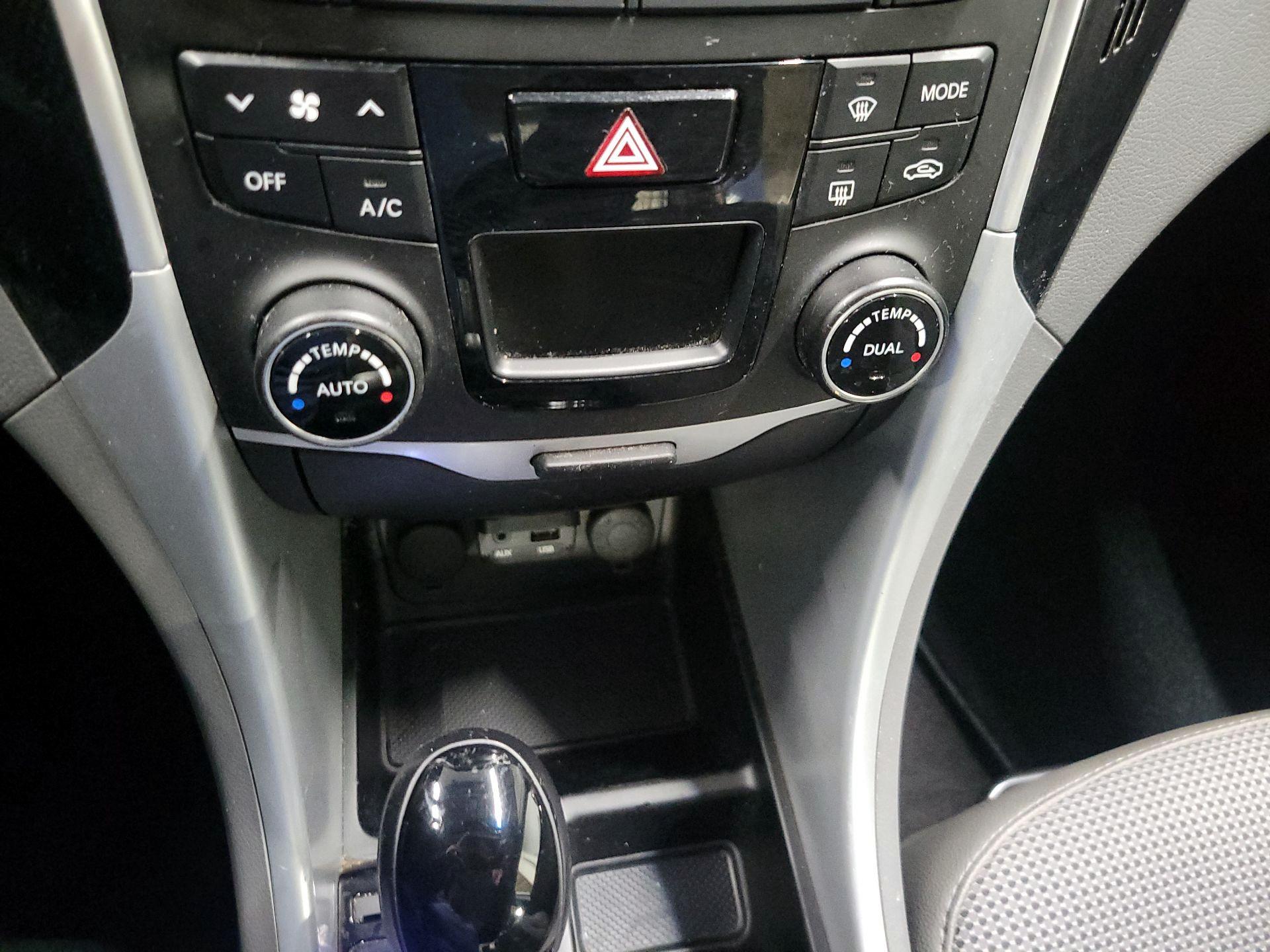 Thumbnail: 2014 Hyundai Sonata - 16