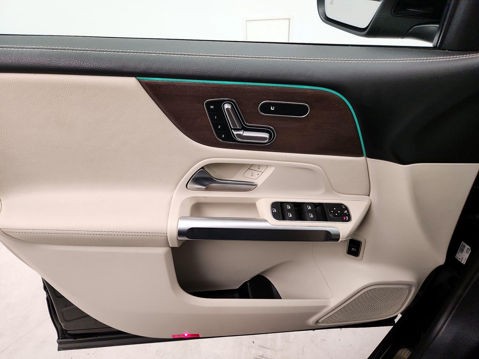 Thumbnail: 2023 Mercedes-Benz GLB - 12