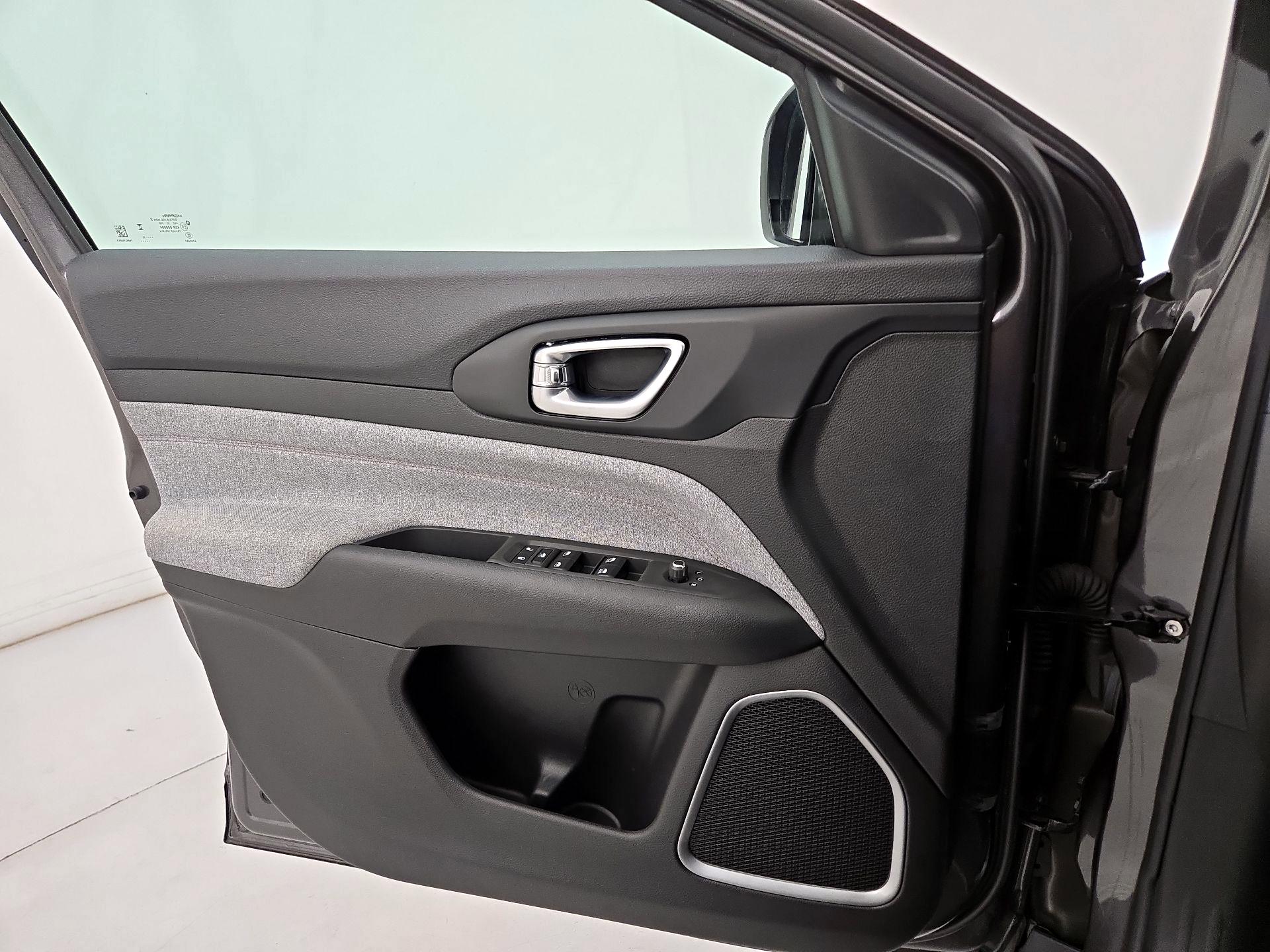 Thumbnail: 2023 Jeep Compass - 12