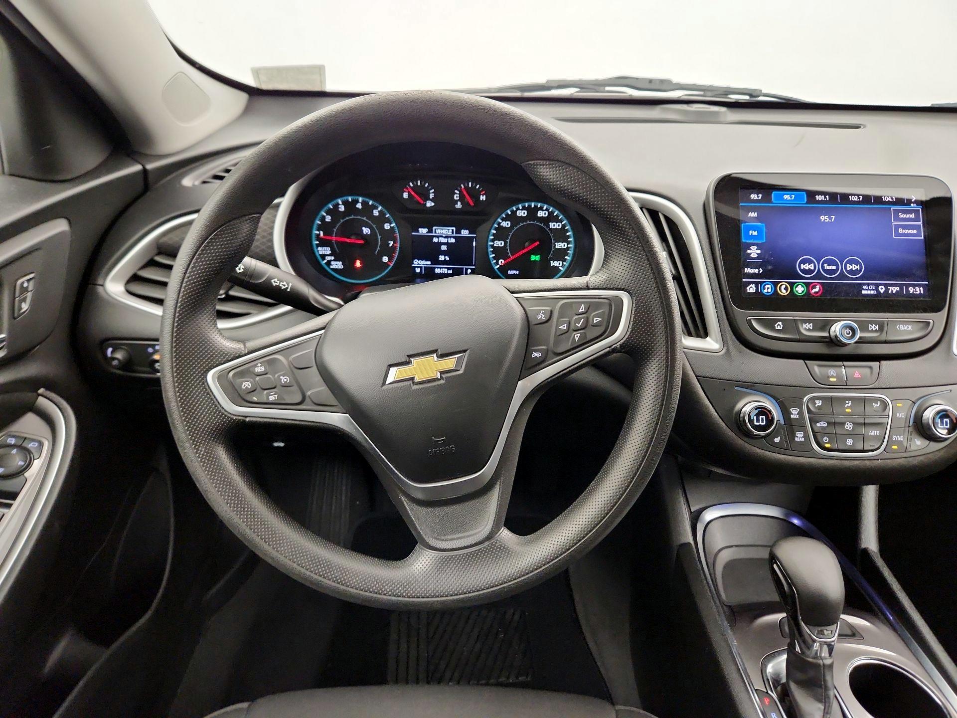 Thumbnail: 2022 Chevrolet Malibu - 10