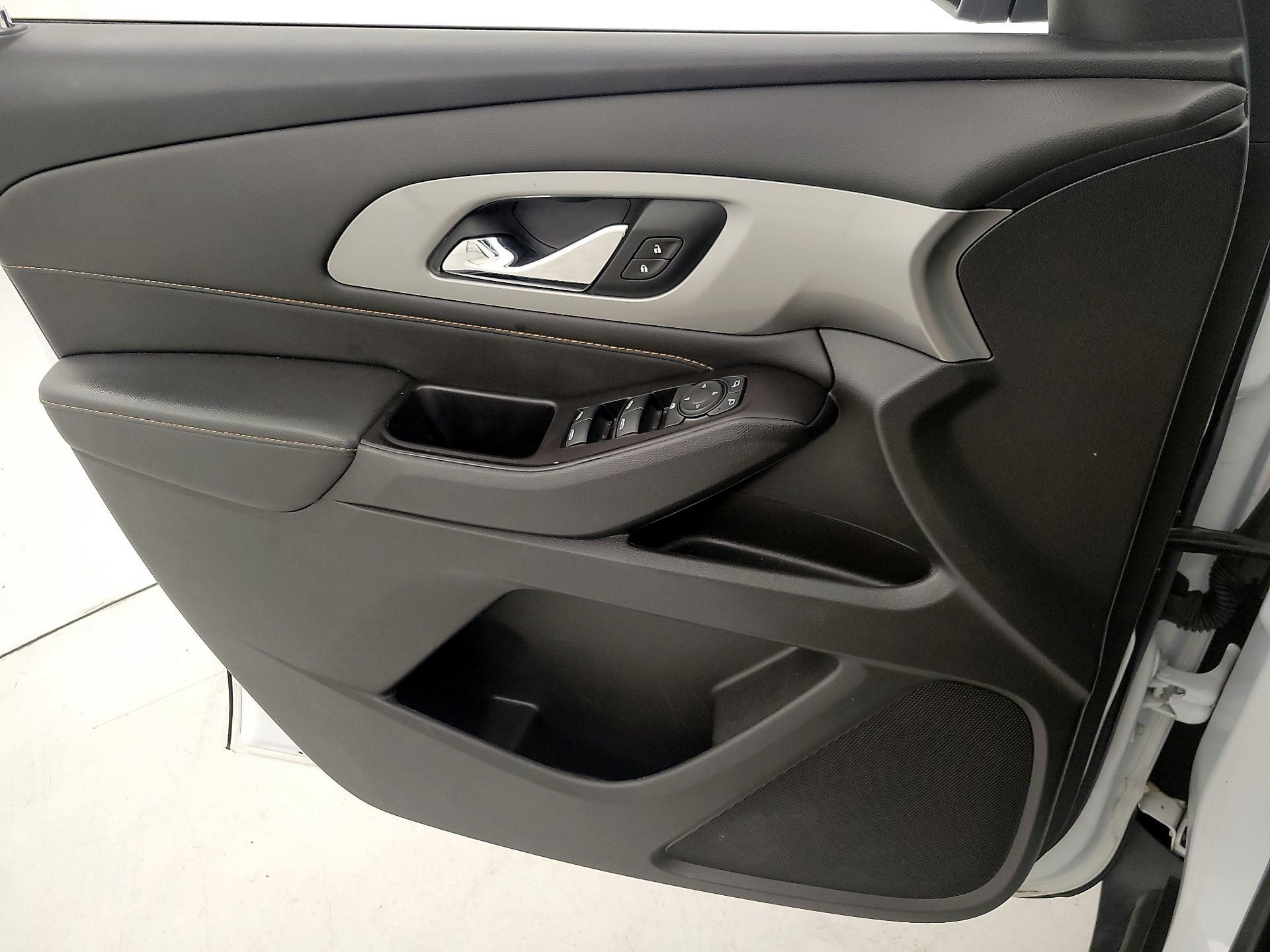 Thumbnail: 2020 Chevrolet Traverse - 12