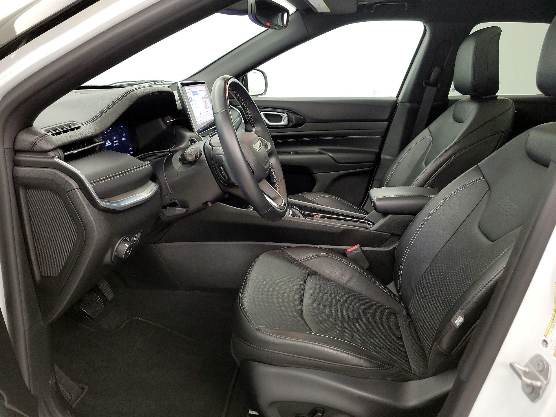 Thumbnail: 2022 Jeep Compass - 11